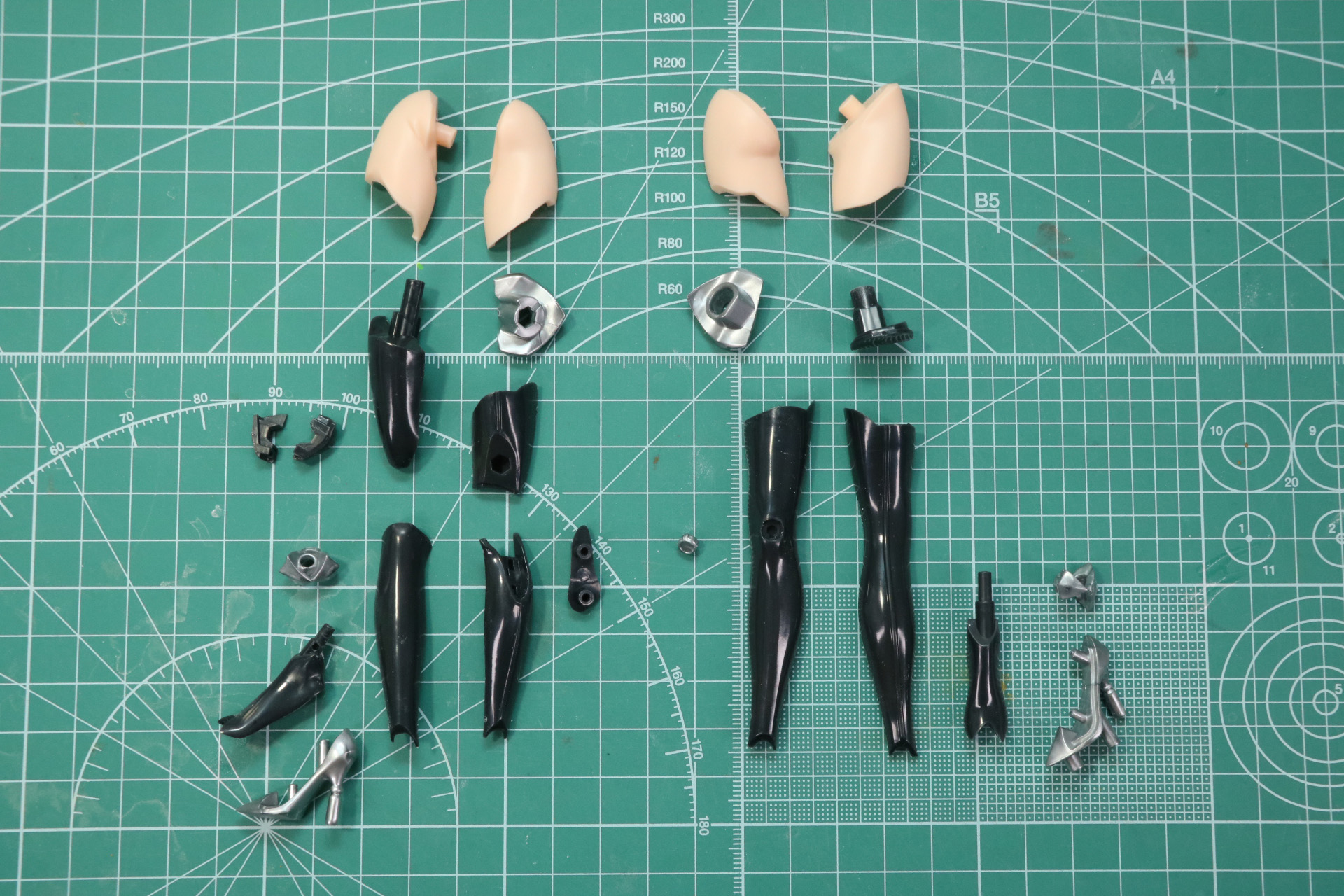 膝の装飾パーツ