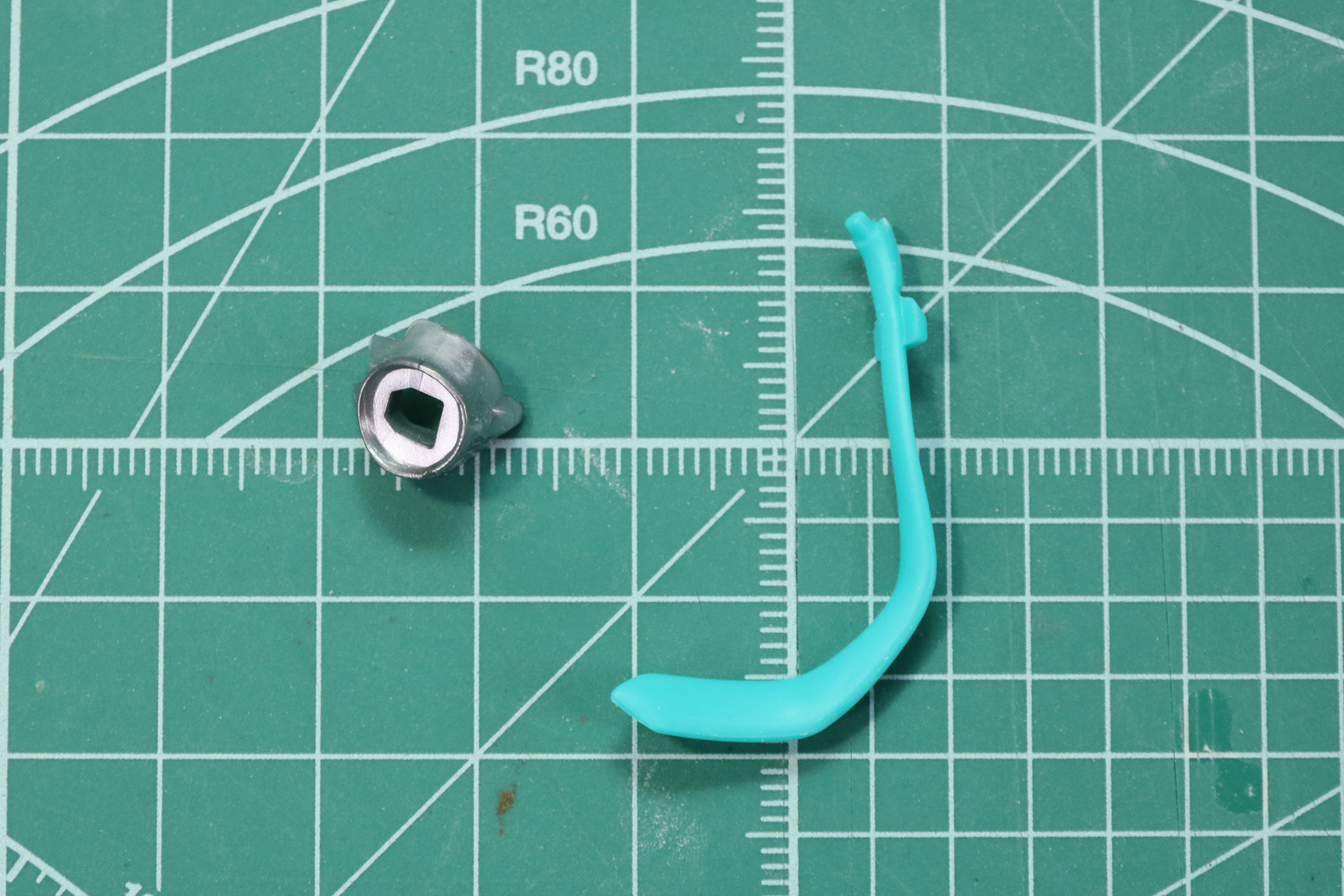 首の装飾、ネクタイ