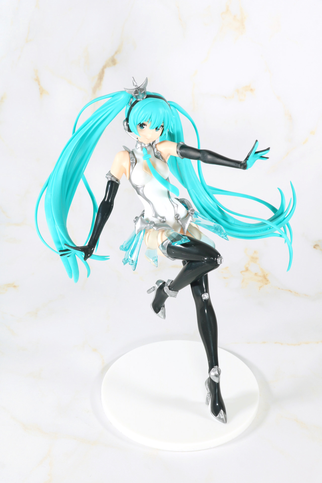 ツインテールの躍動感ある造形