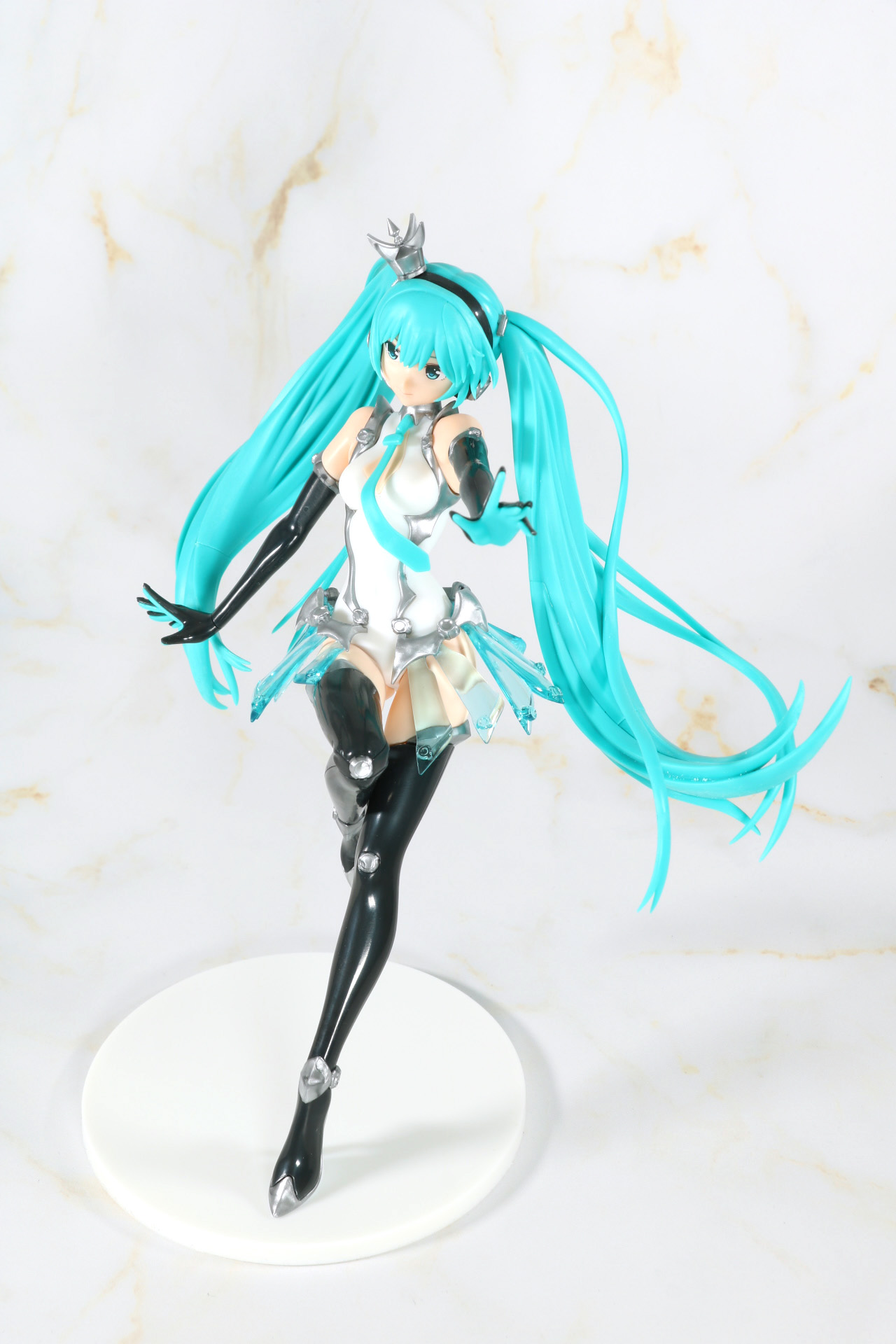 ツインテールの躍動感ある造形