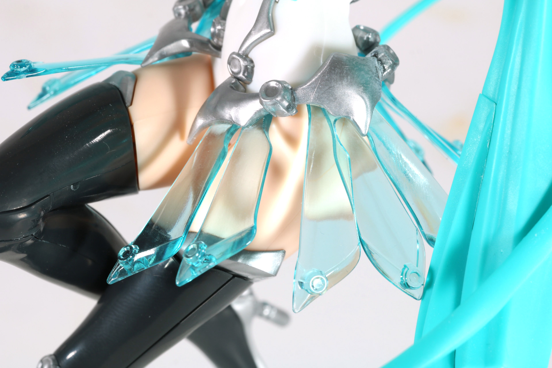 腕のラインもしなやかなラインを描いている