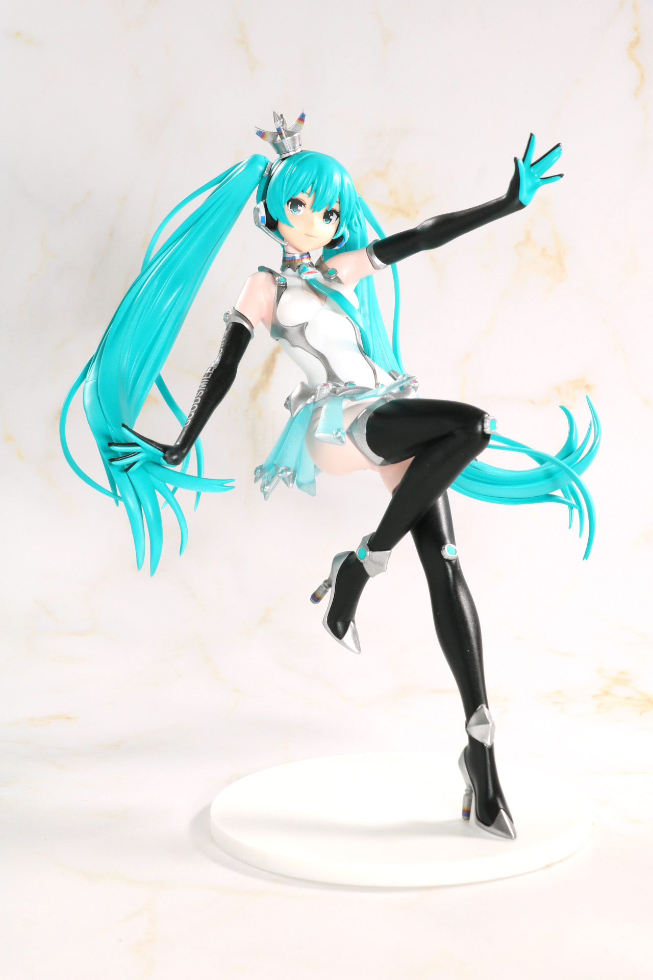 全塗装＋水転写デカールを施した「Reincarnation レーシングミク 2013Ver.」