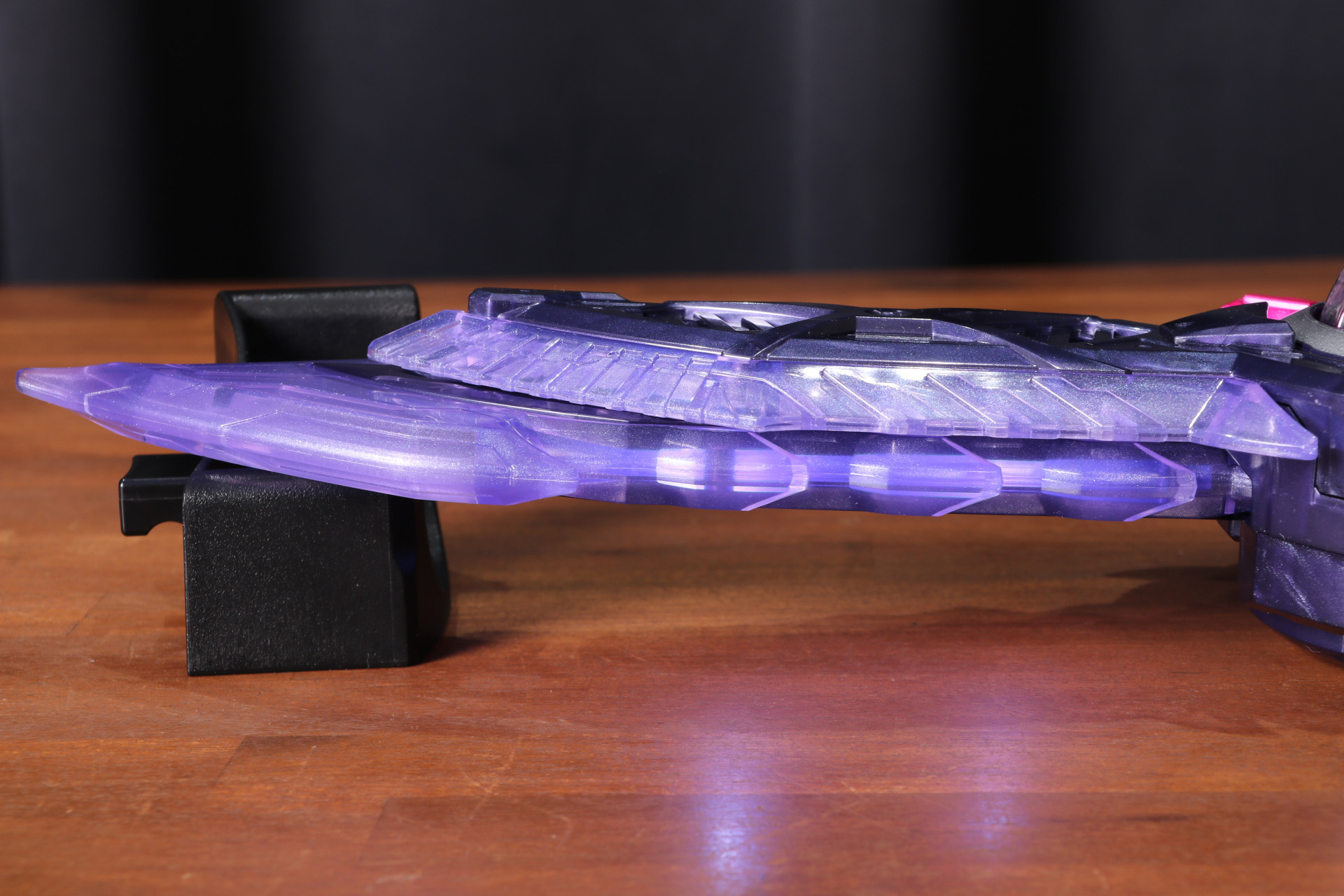 本体側のグリップにはトリガーボタンが配置されている