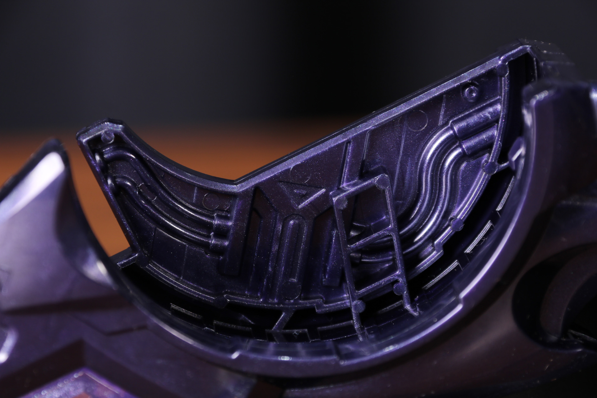 内側もケーブル造形がしっかりと施されている