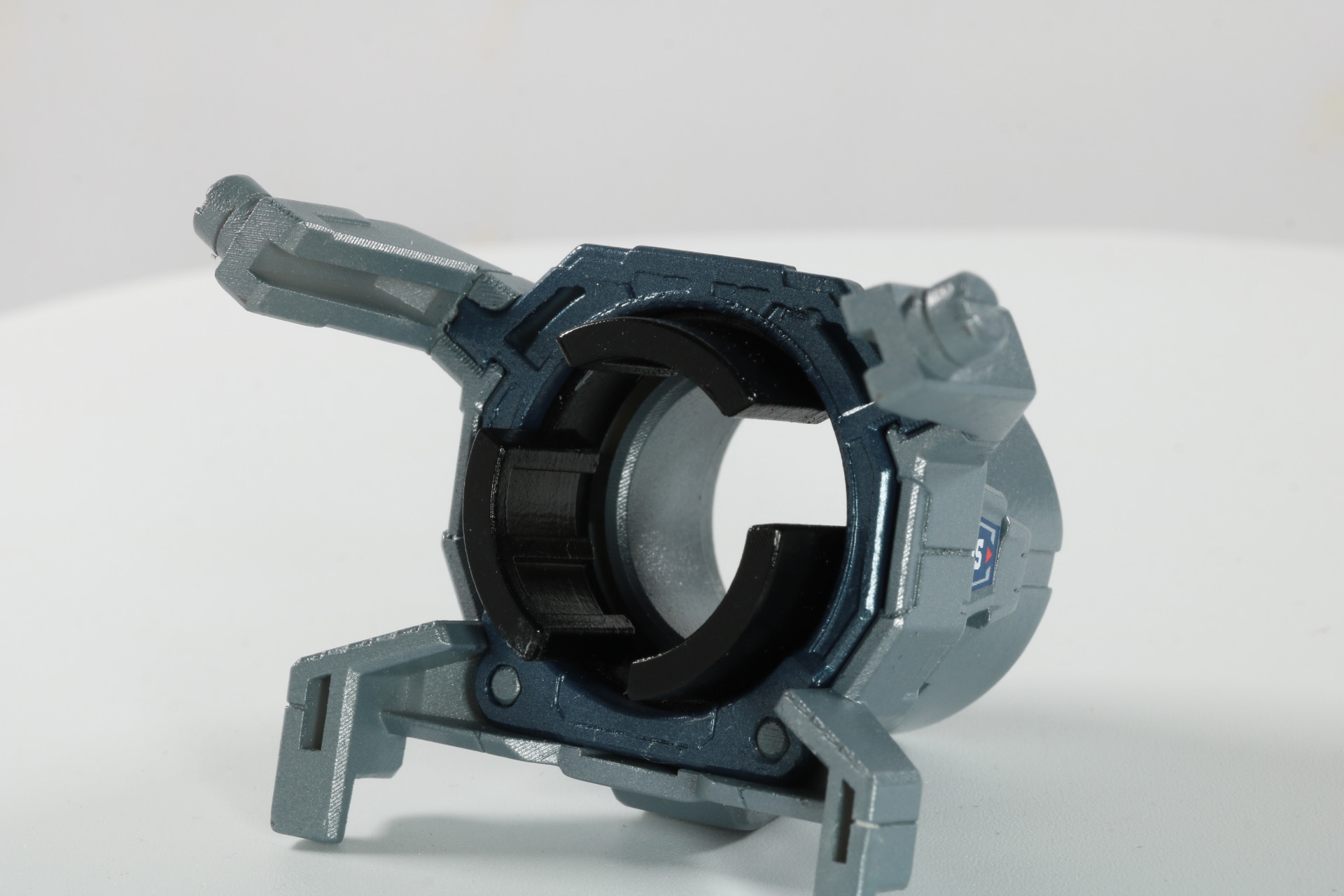 内側にブラッディクロウズと接続できるくぼみがある