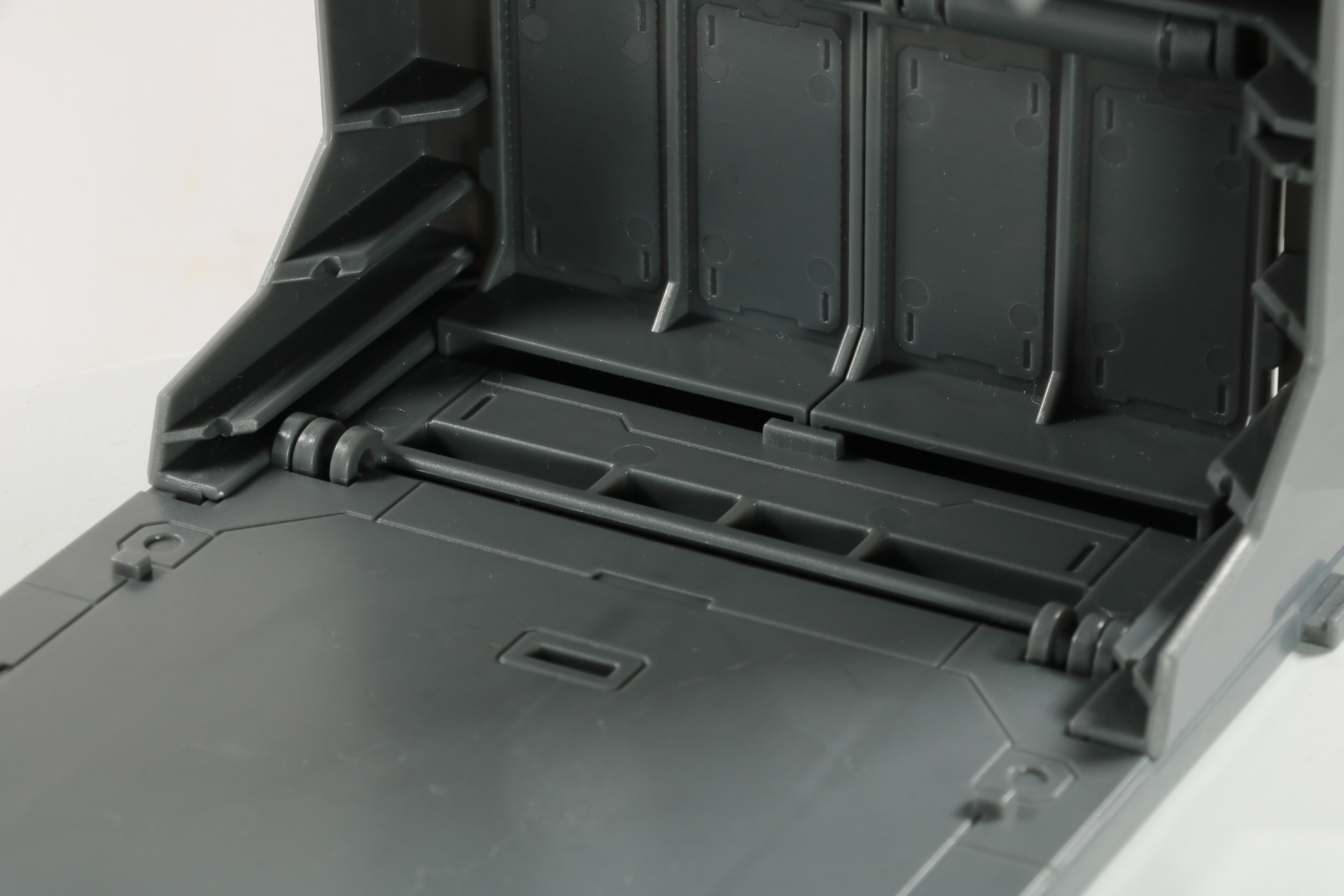 コンテナケースの奥パーツの一部を展開