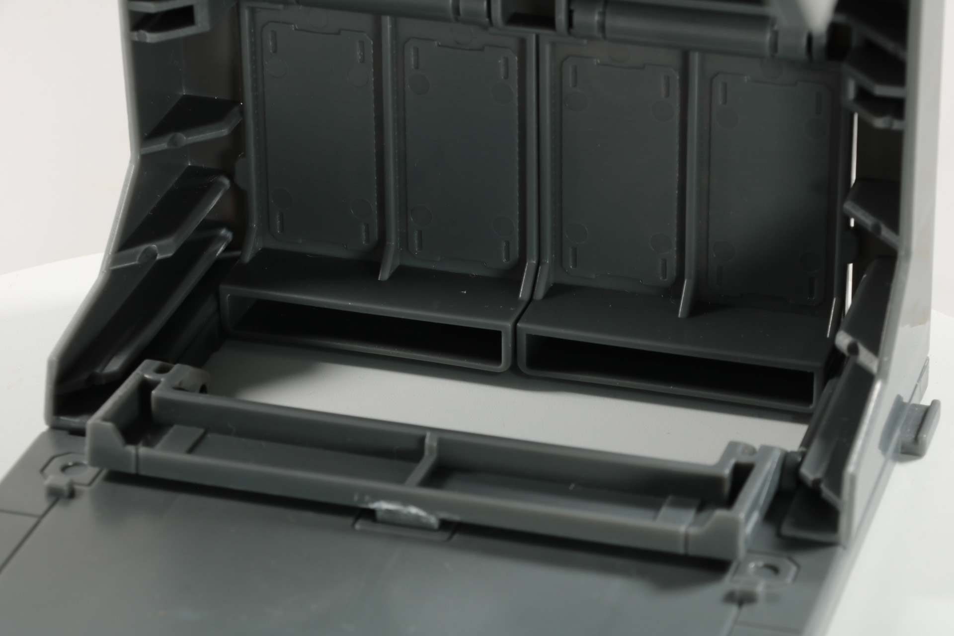 コンテナケースの奥パーツの一部を展開