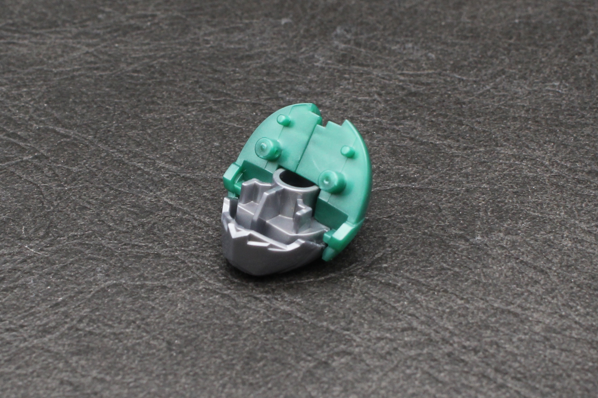 クラッシャー下側と後頭部を組み立てる