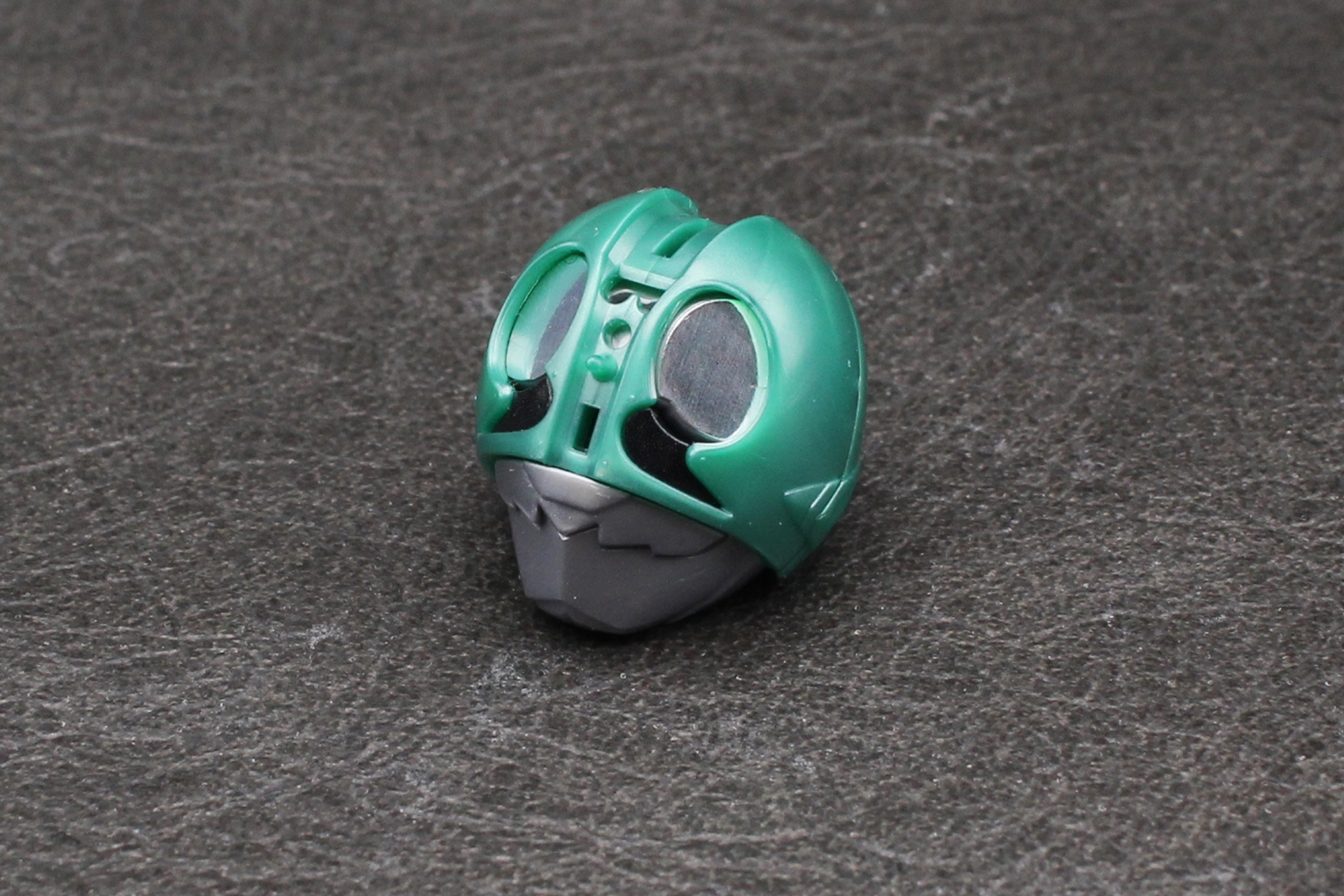 マスクの前面を取り付ける