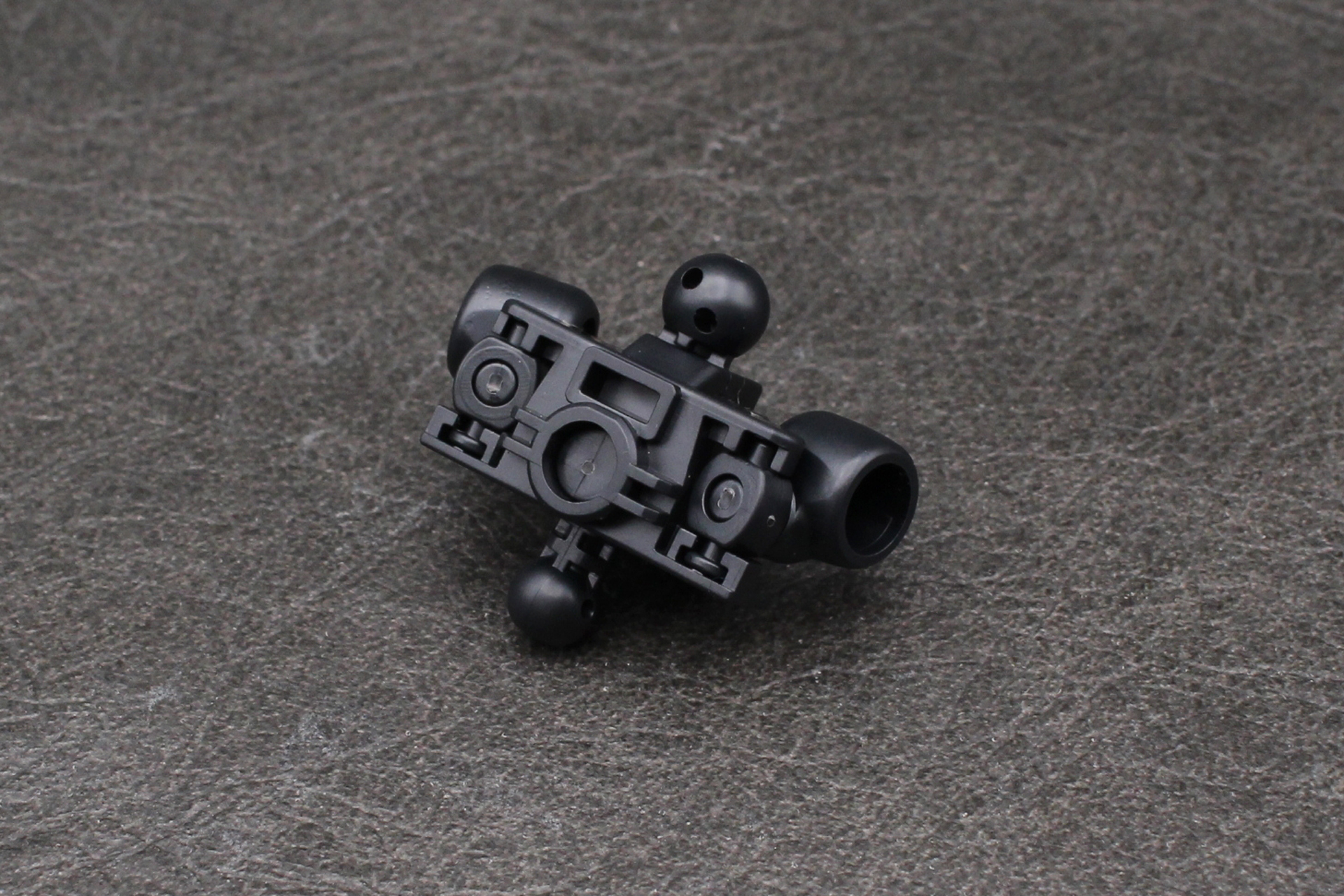 胸部内の関節を組み立てる