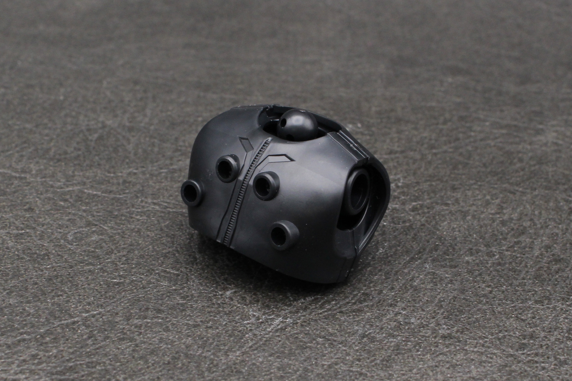 胸の外装を取り付ける