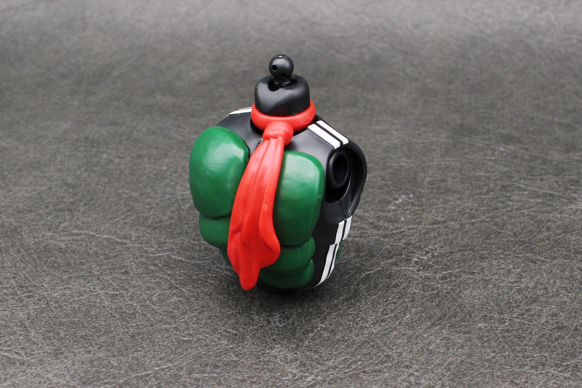 首とマフラーのパーツを取り付けて胴体が完成