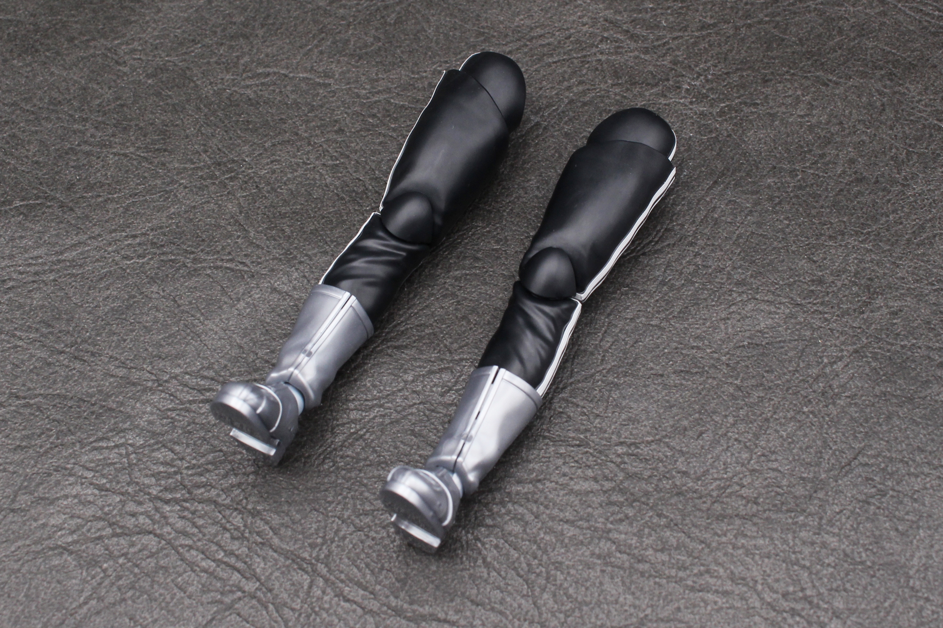 同様に左脚も組み立てる