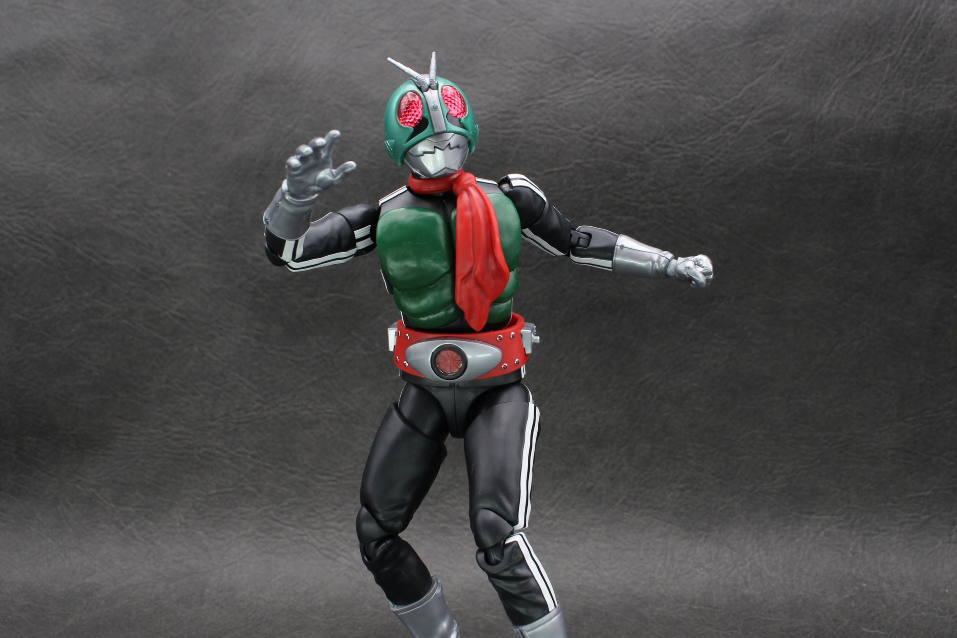 当時の写真などで見たポーズも自在だ