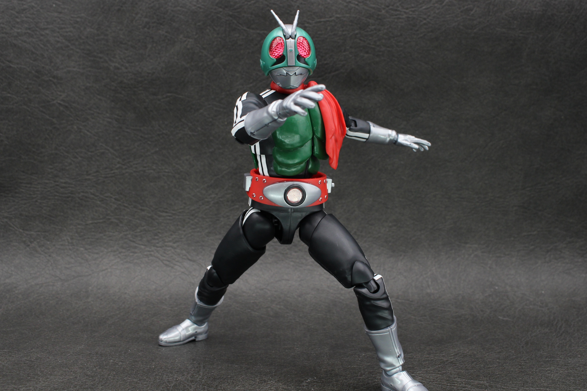 当時の写真などで見たポーズも自在だ