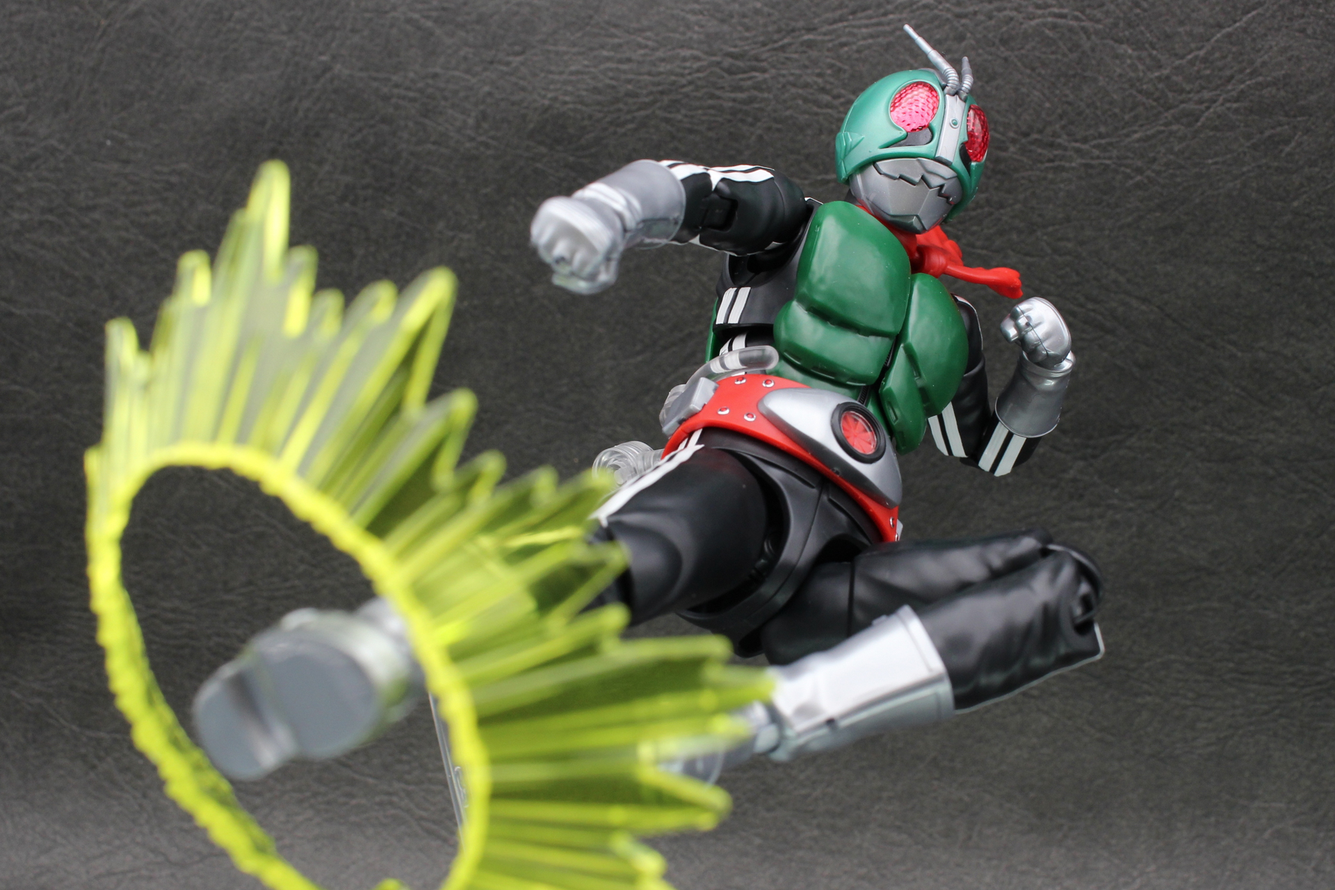 エフェクトパーツを使えばアクションがさらに引き立つ。写真では「カスタマイズエフェクト (アクションイメージVer.) [イエロー]」を使用した