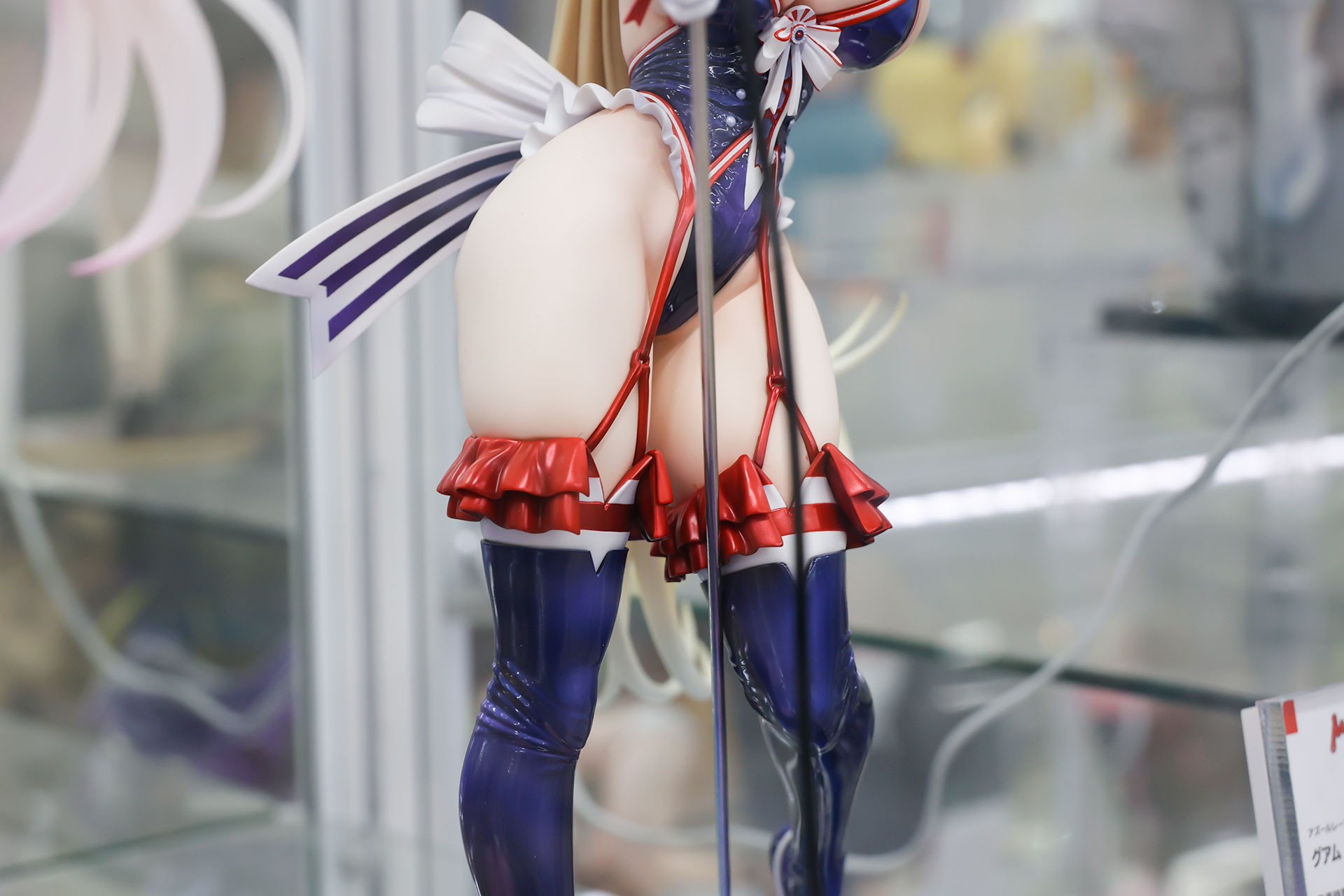 むっちりとした白い太ももが美しい