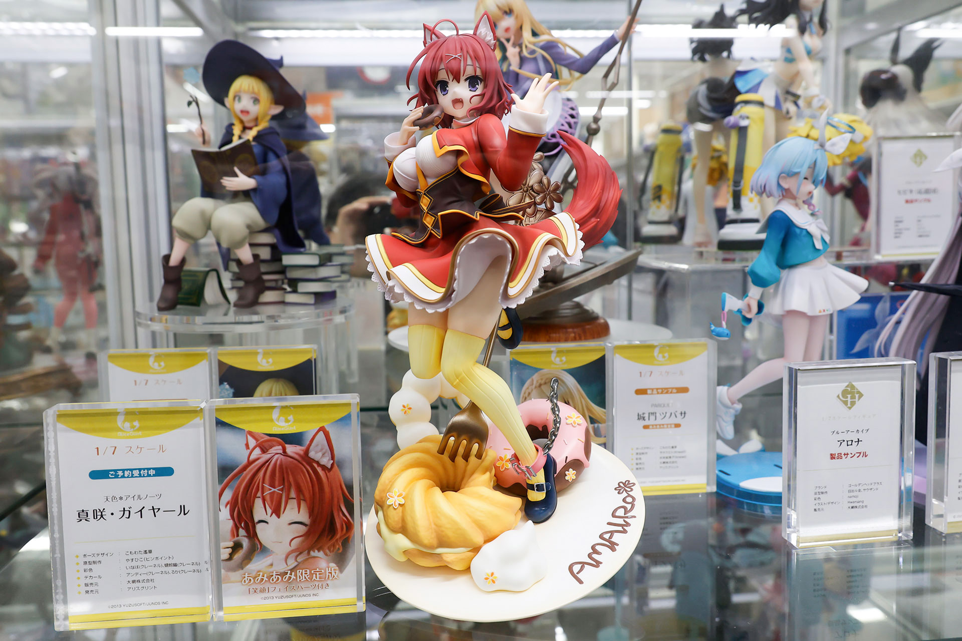 フィギュアの素材はPVCとABSで、全高は約260mmだ