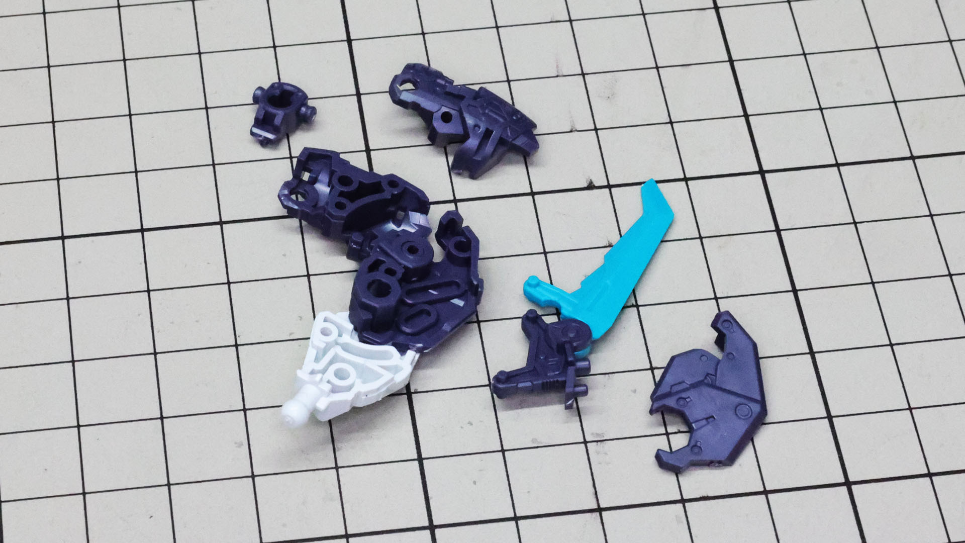 膝関節周りを組んでいきます。大腿部も共に組みますがその順番が重要な部分です