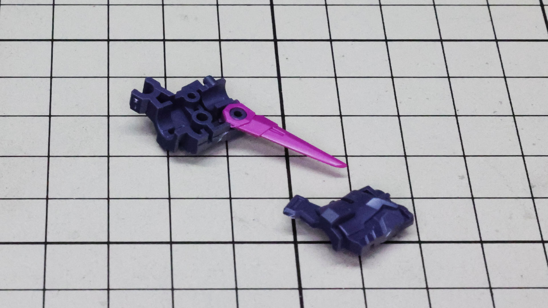 脛下のブレードと……