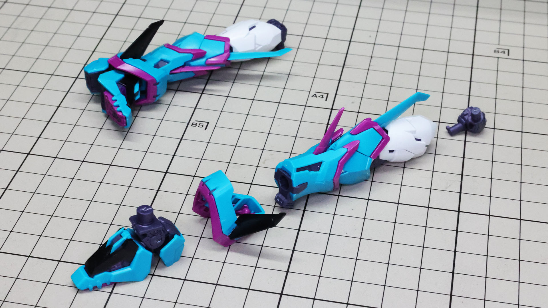 それぞれをドッキングさせて脚部完成です