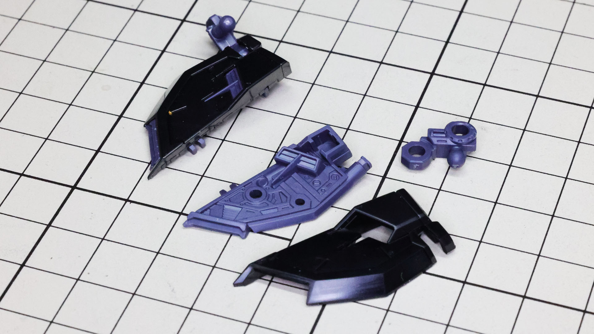 リアアーマーに可動するための軸が組まれます