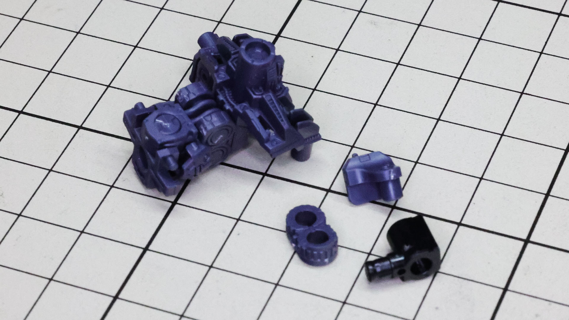 肩関節も2軸ですが1/144スケールにこの関節構造を盛り込むとはやはりRGはすごい！