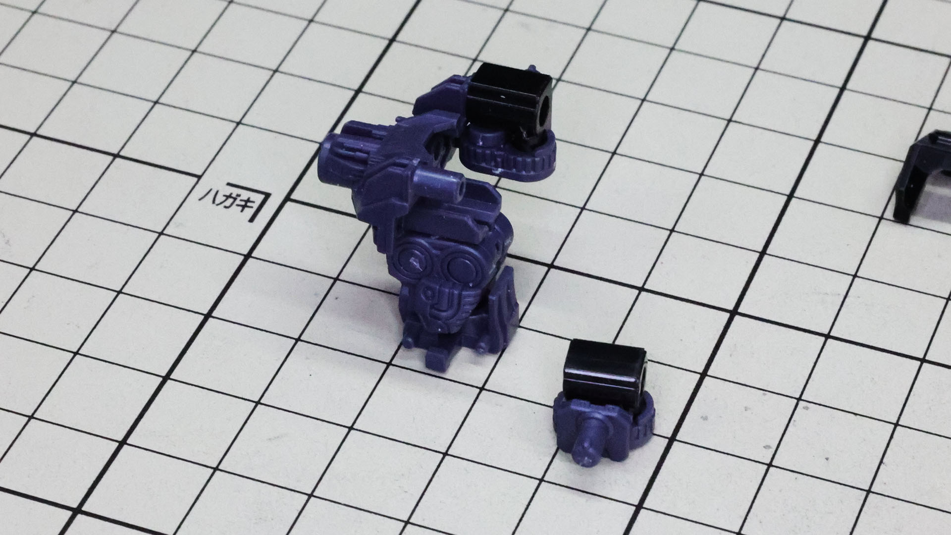 胸部メカフレームに肩関節を組んでいきます