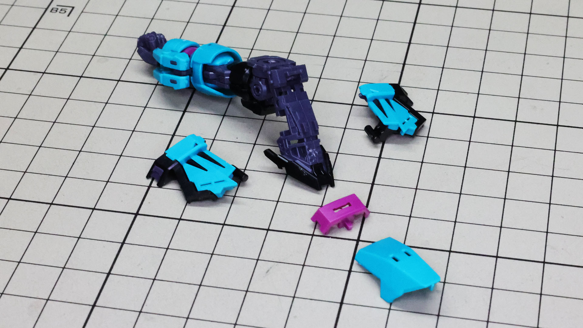 前後と上面の装甲を取り付けていきます