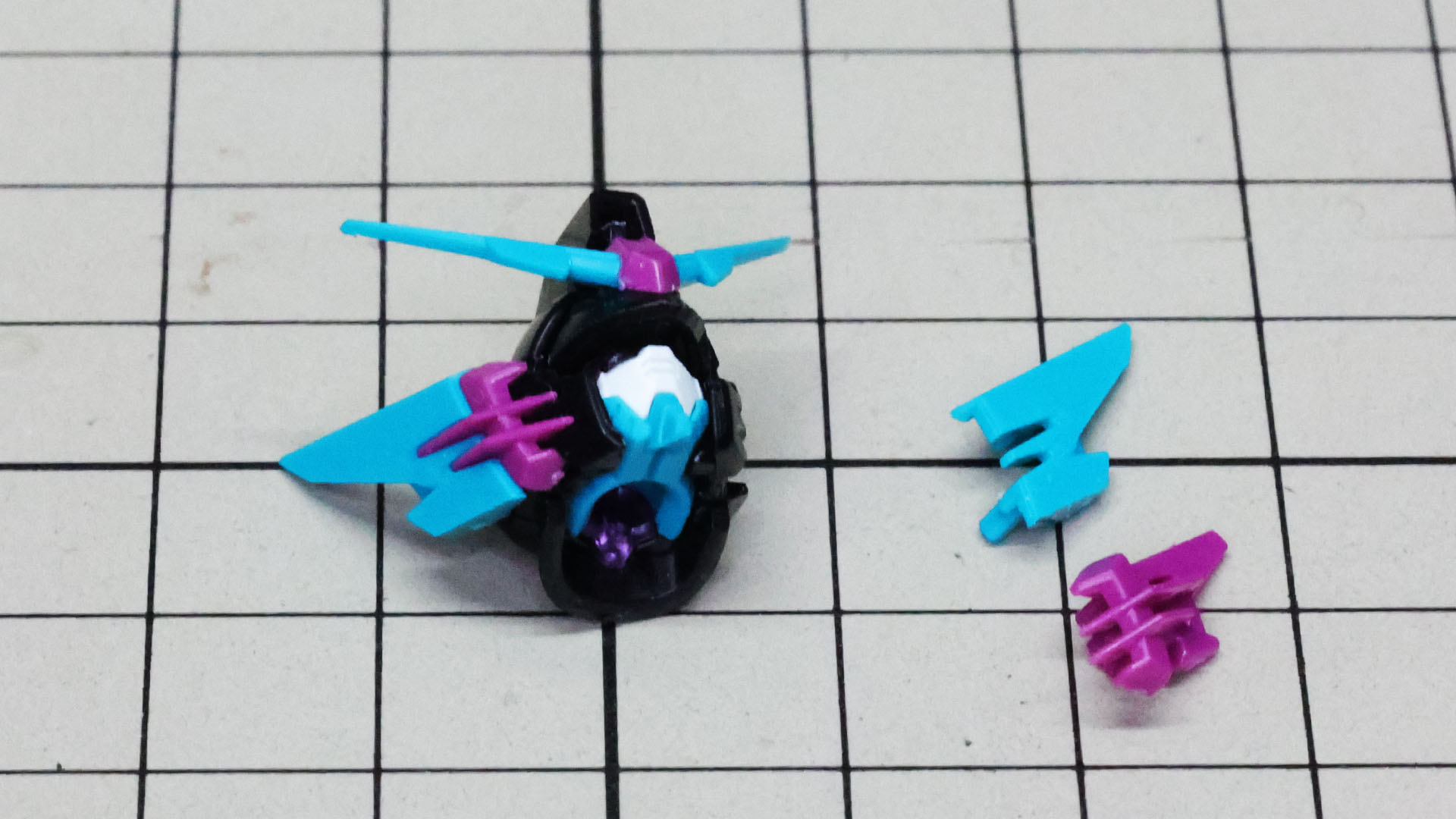 耳にあたる部分のカラーリングもパーツ分けで再現！凄い精度です