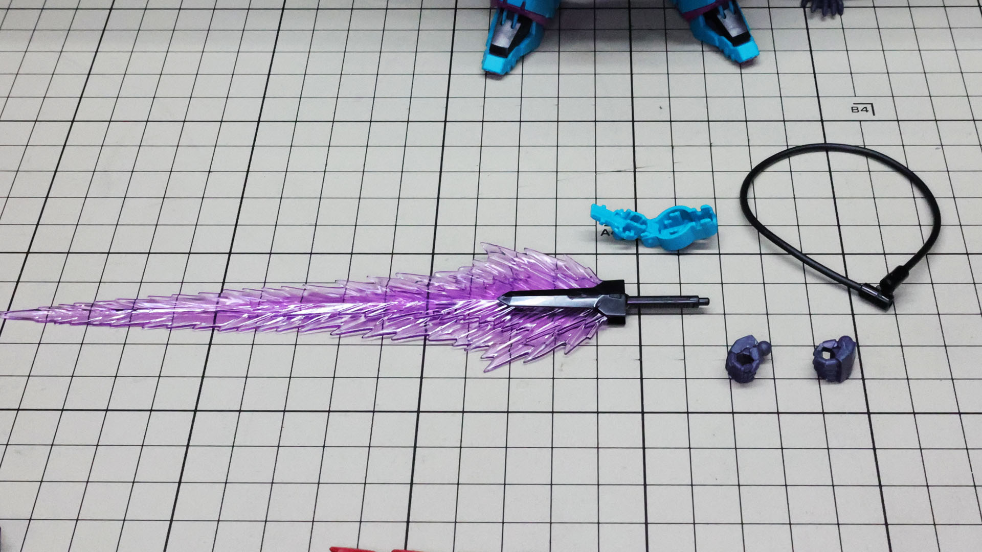 ビームソード、ホルダー、ハンドを組んでいきます。リード線が使われます