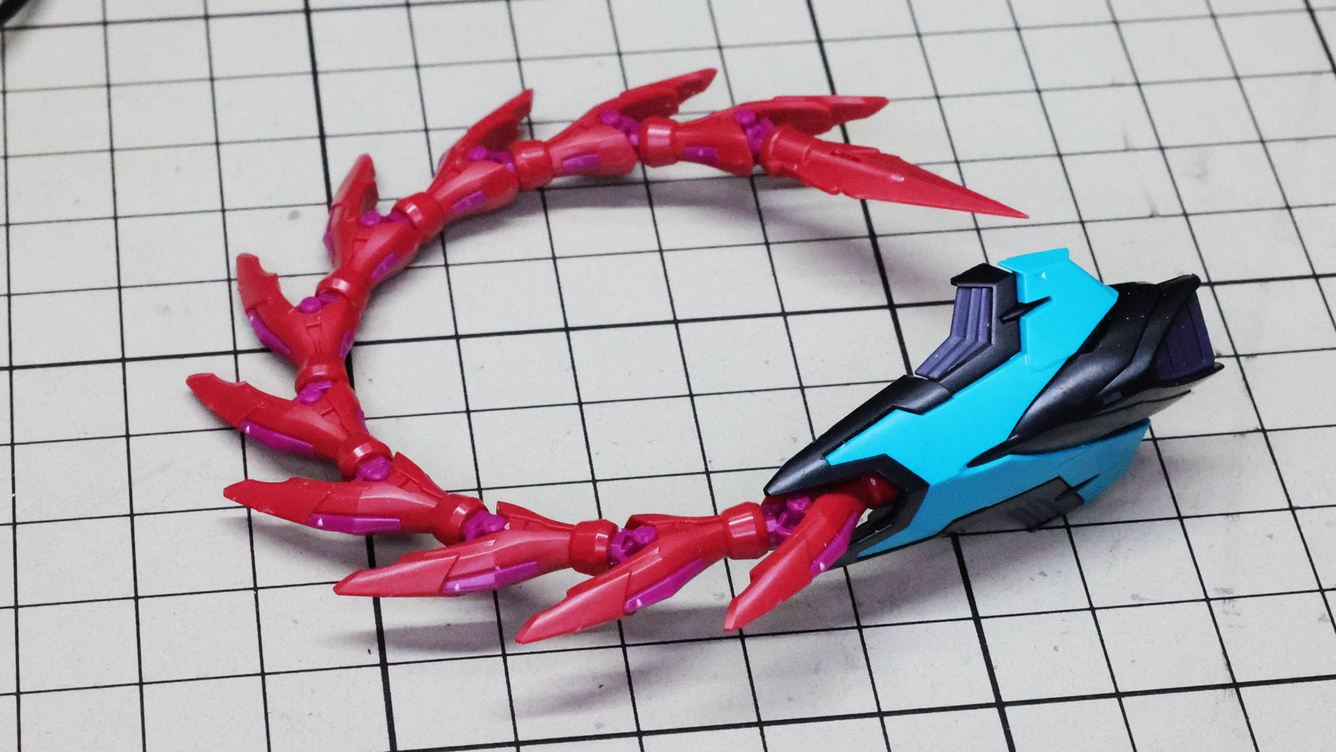 接続される小型シールドを組んでドッキングさせます