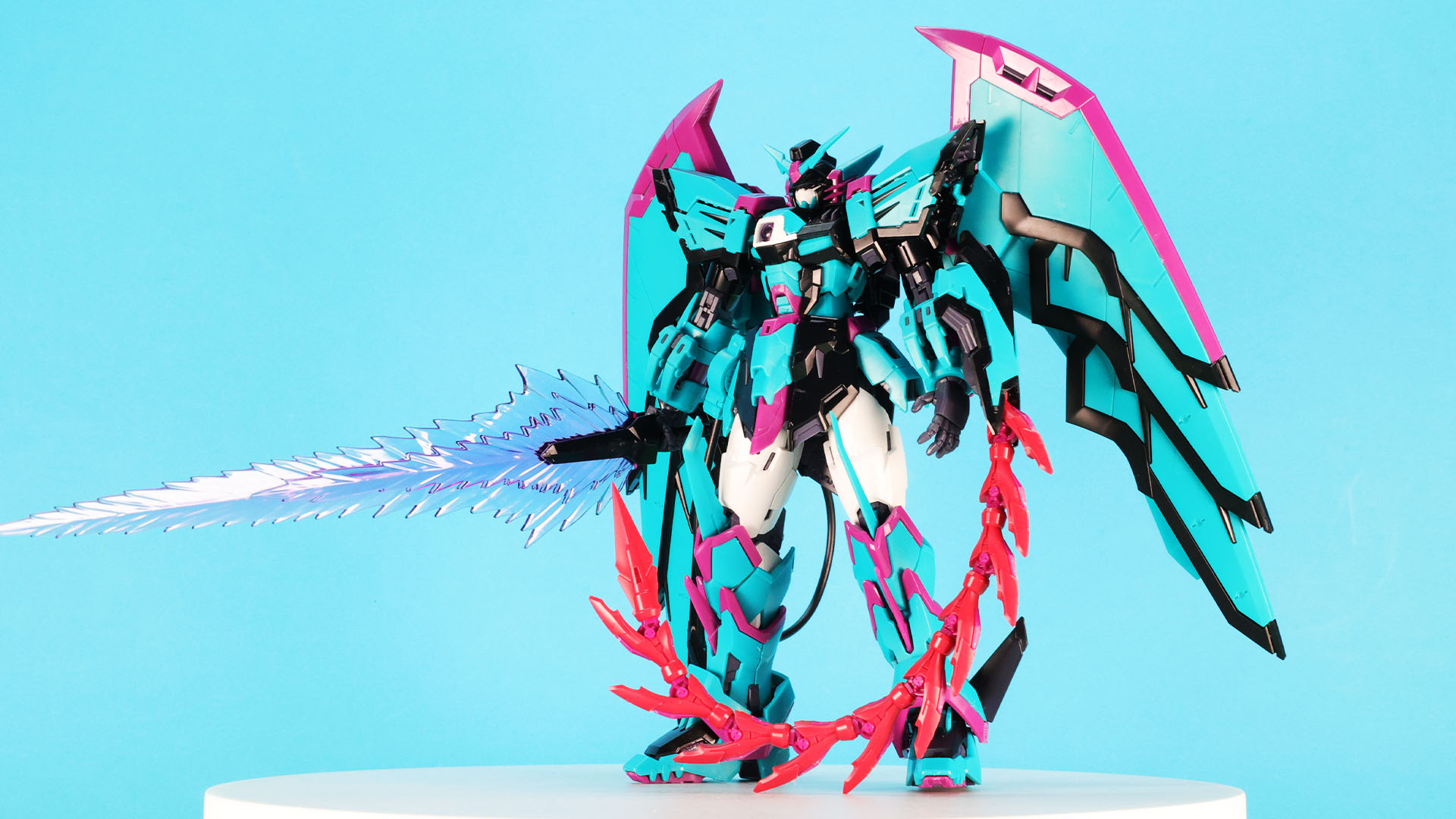 まずはモビルスーツらしい立ち姿からいってみましょう