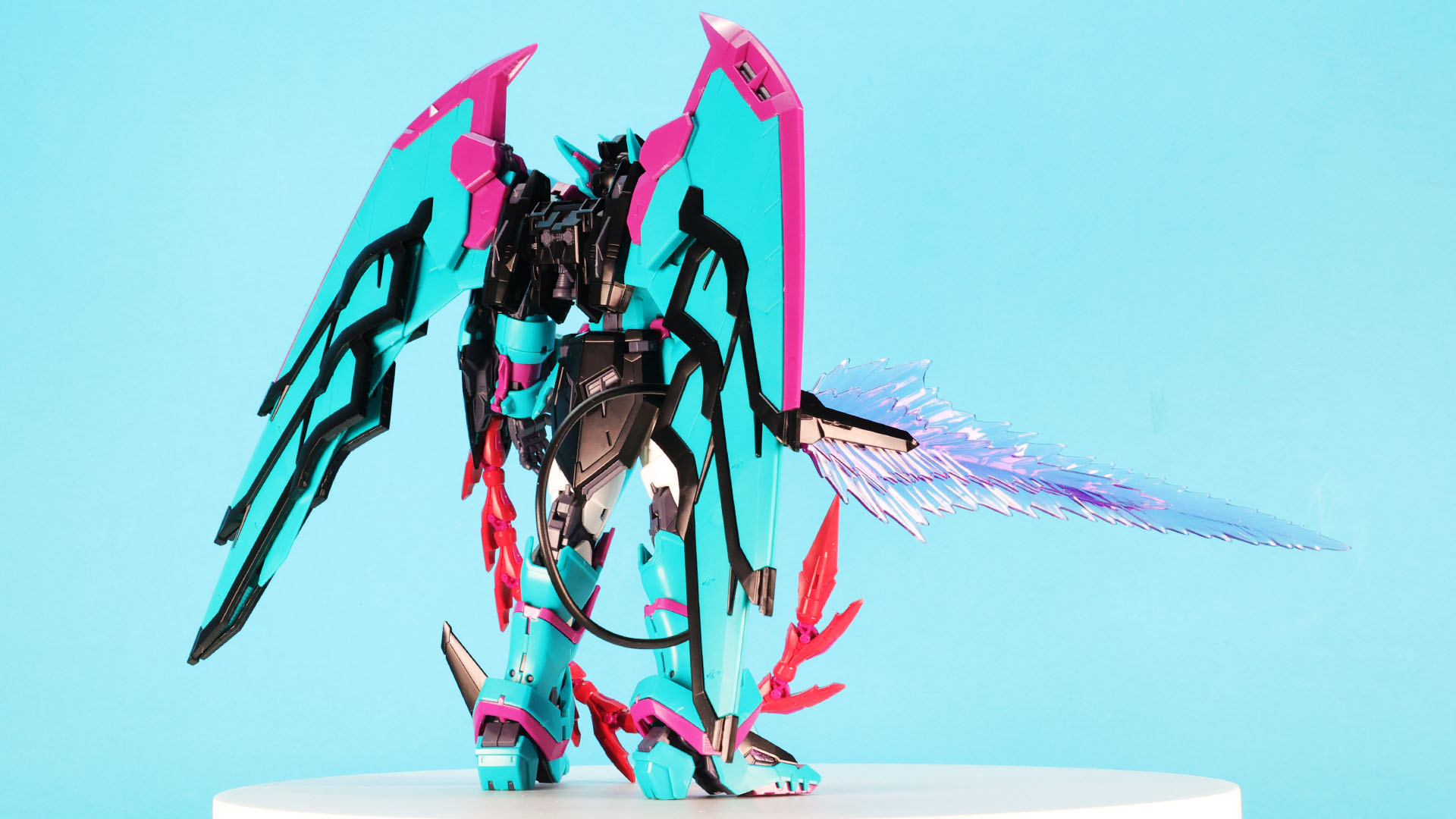 ガンダムエピオンの特殊カラー版といったたたずまいです