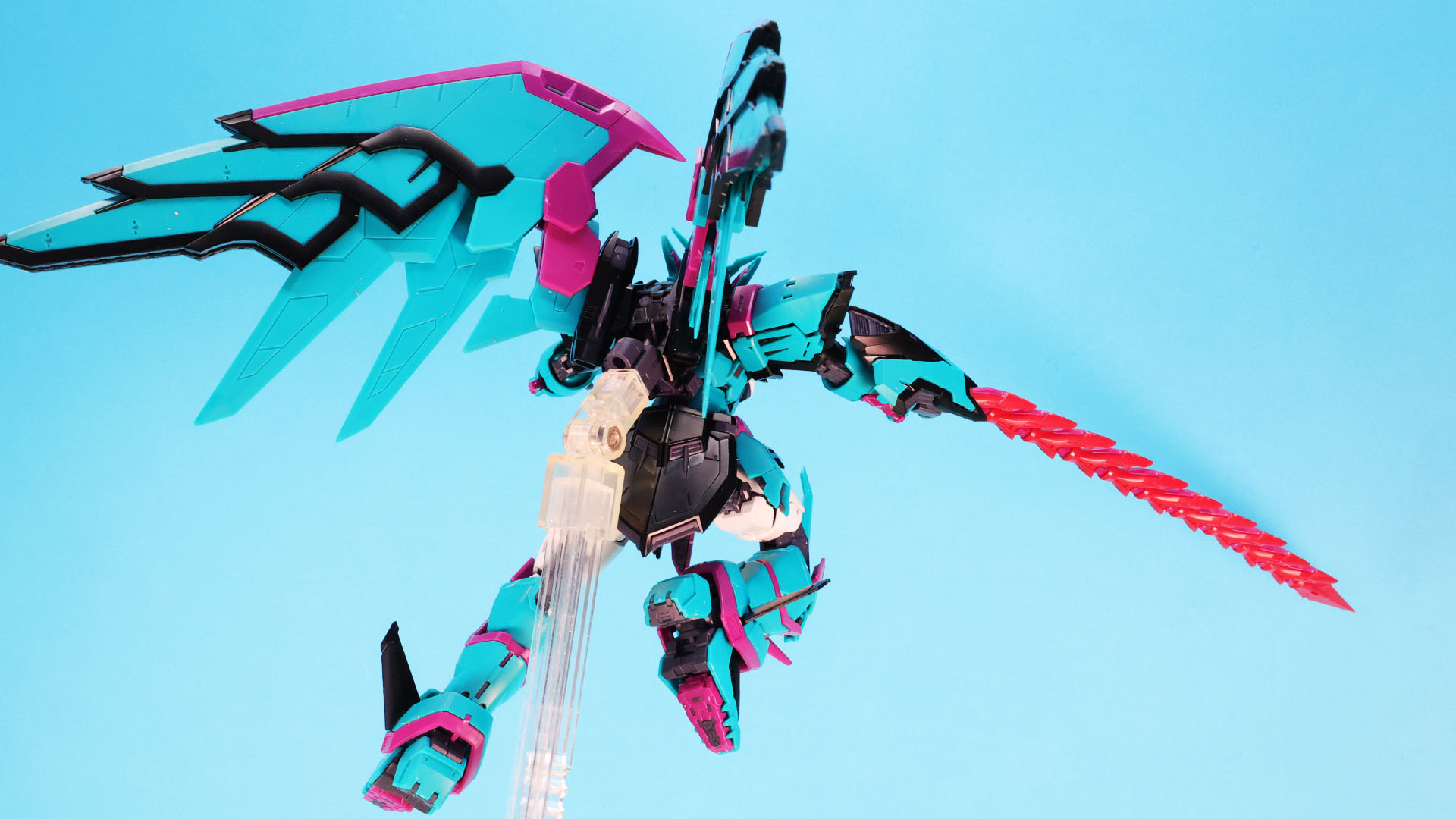 相手にとびかかりつつヒートロッドを振るモーション！