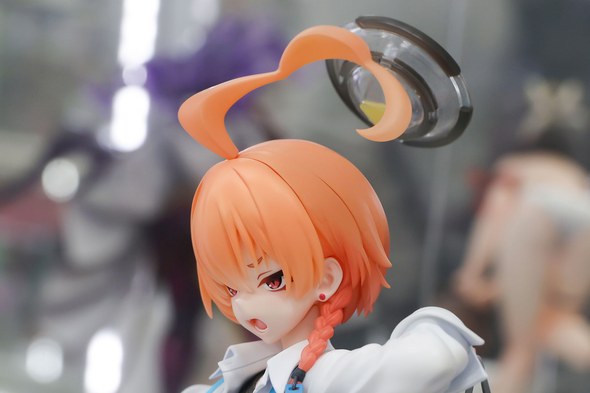 アホ毛にヘイローがくっついている!?