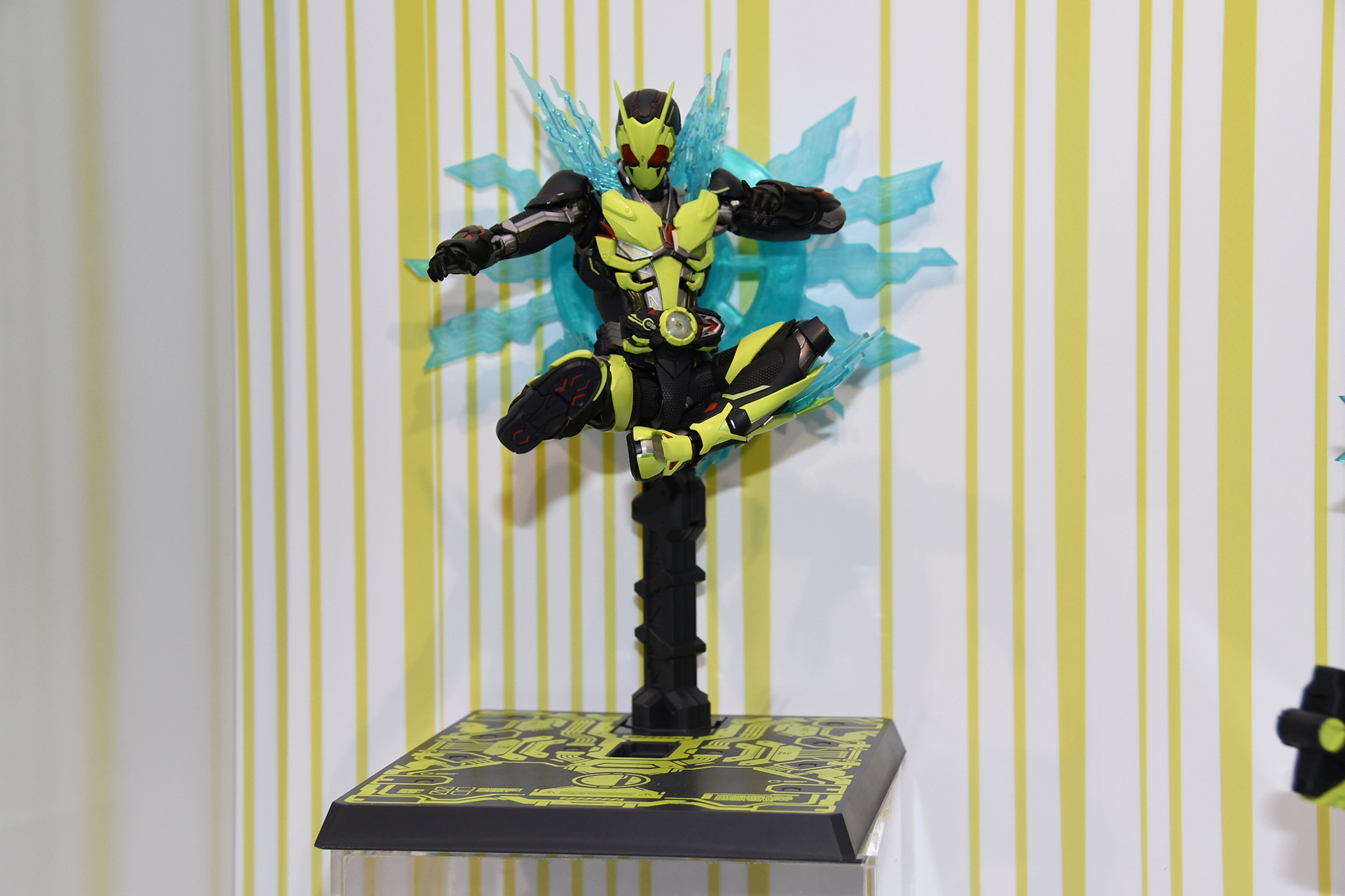 「METAL BUILD 仮面ライダーゼロワン」はその優れた可動と、カッコイイポージングが魅力