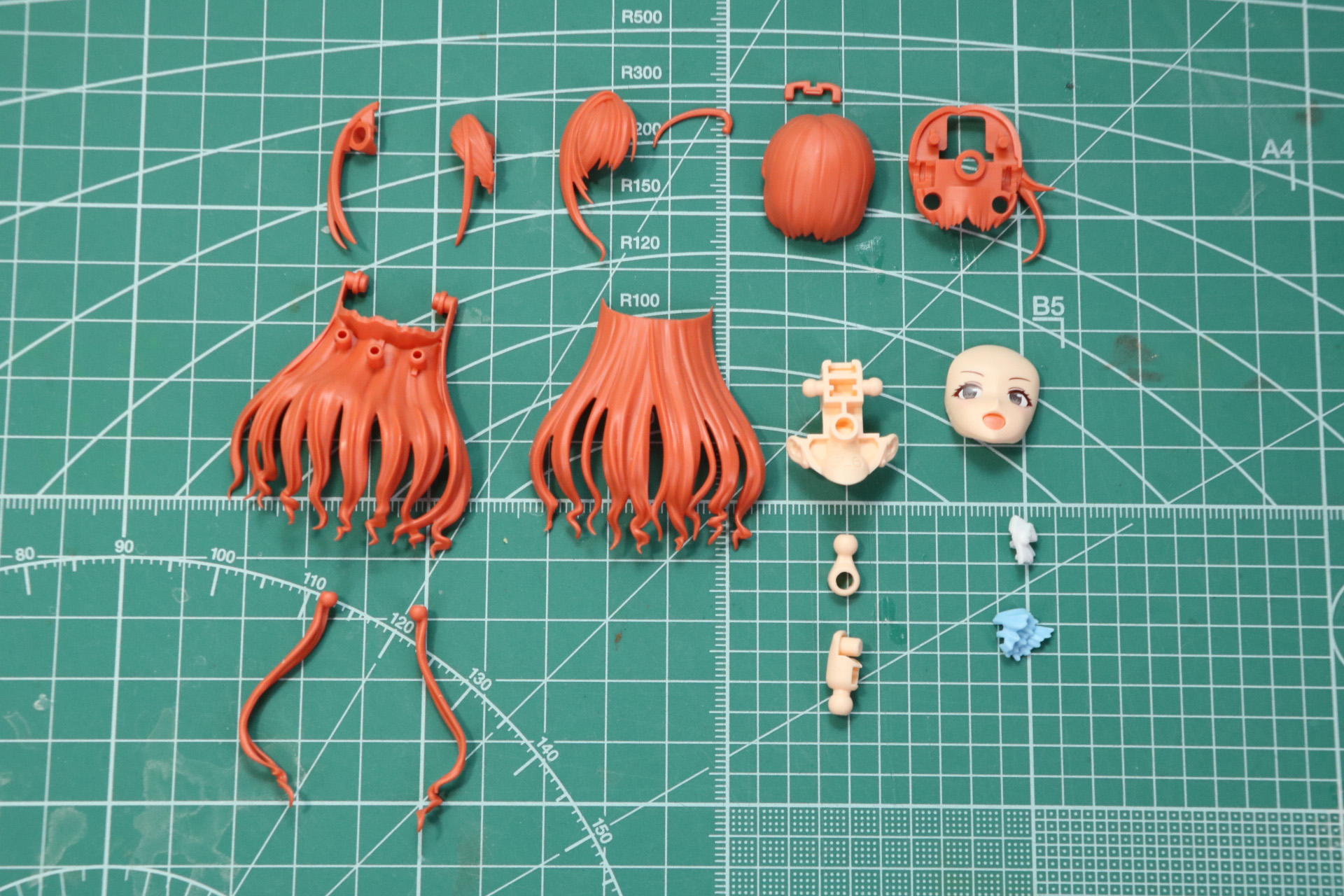 髪飾りなしのパーツも付属。好みに合わせてヘアアレンジができる