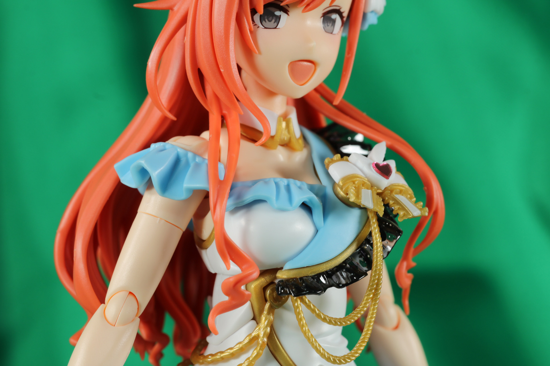 胸元へ流れる髪もしっかりと再現