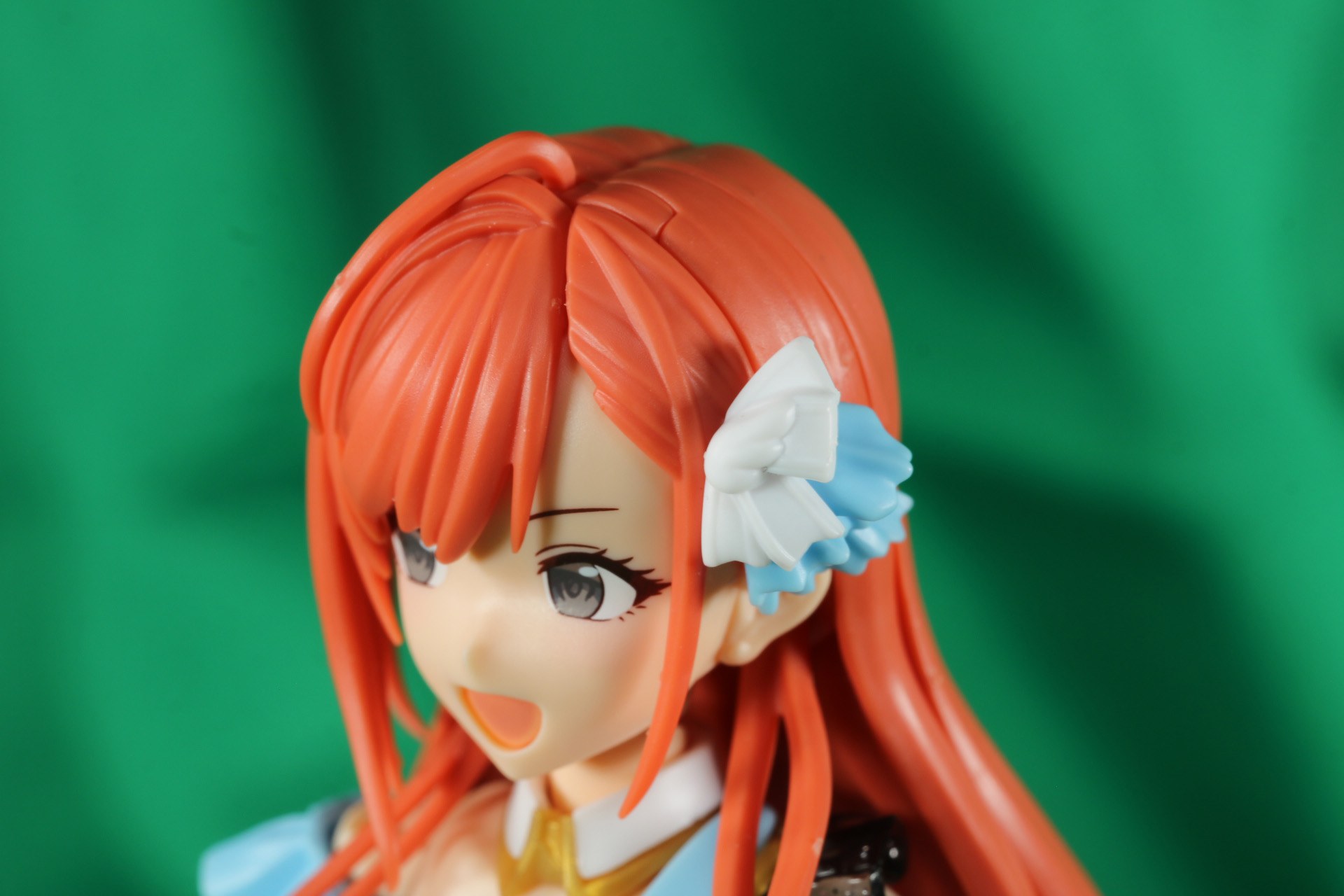 左側頭部の髪飾りはパーツ分けでなしの状態にすることができる