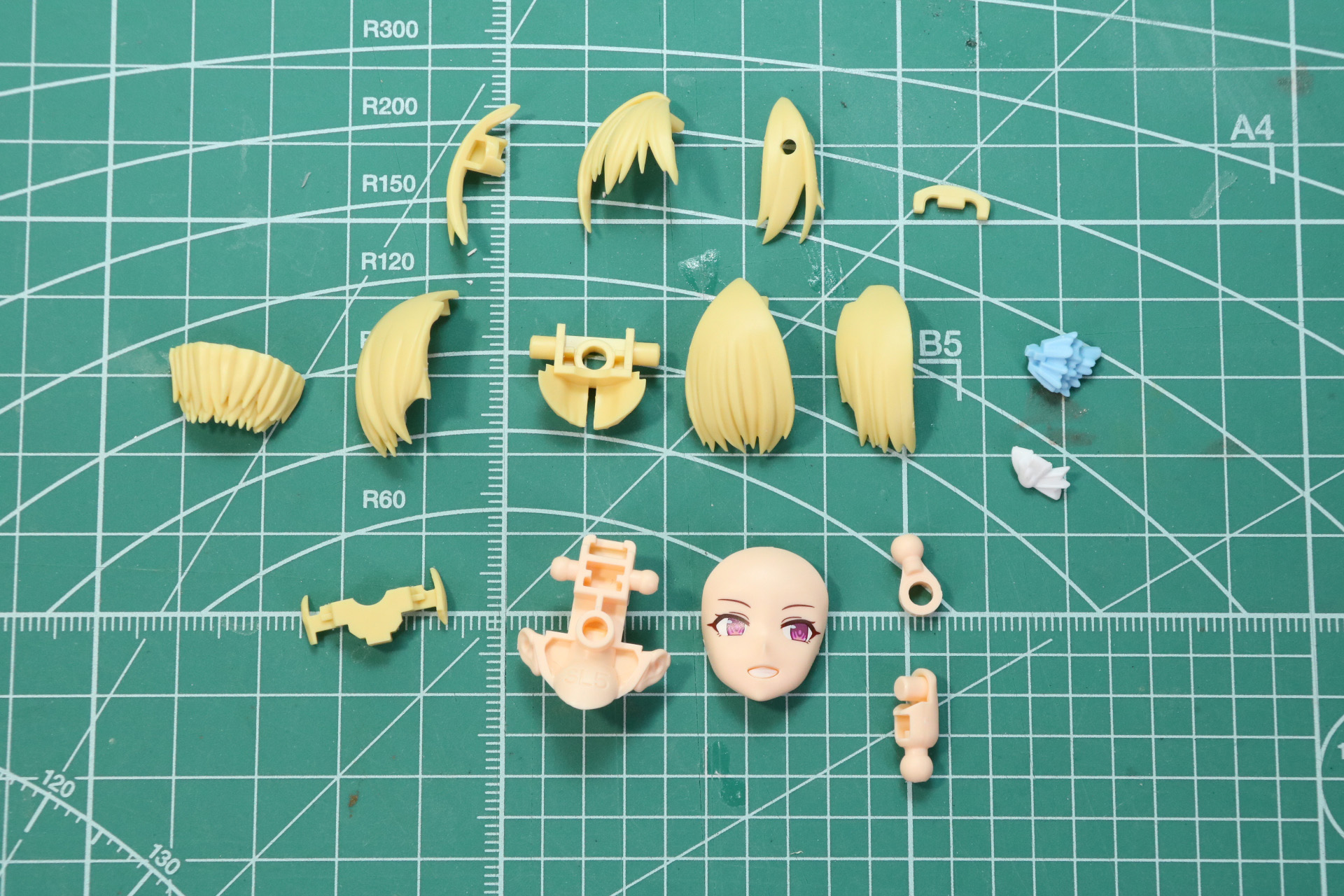 髪飾りなしのパーツも付属。好みに合わせてヘアアレンジができる