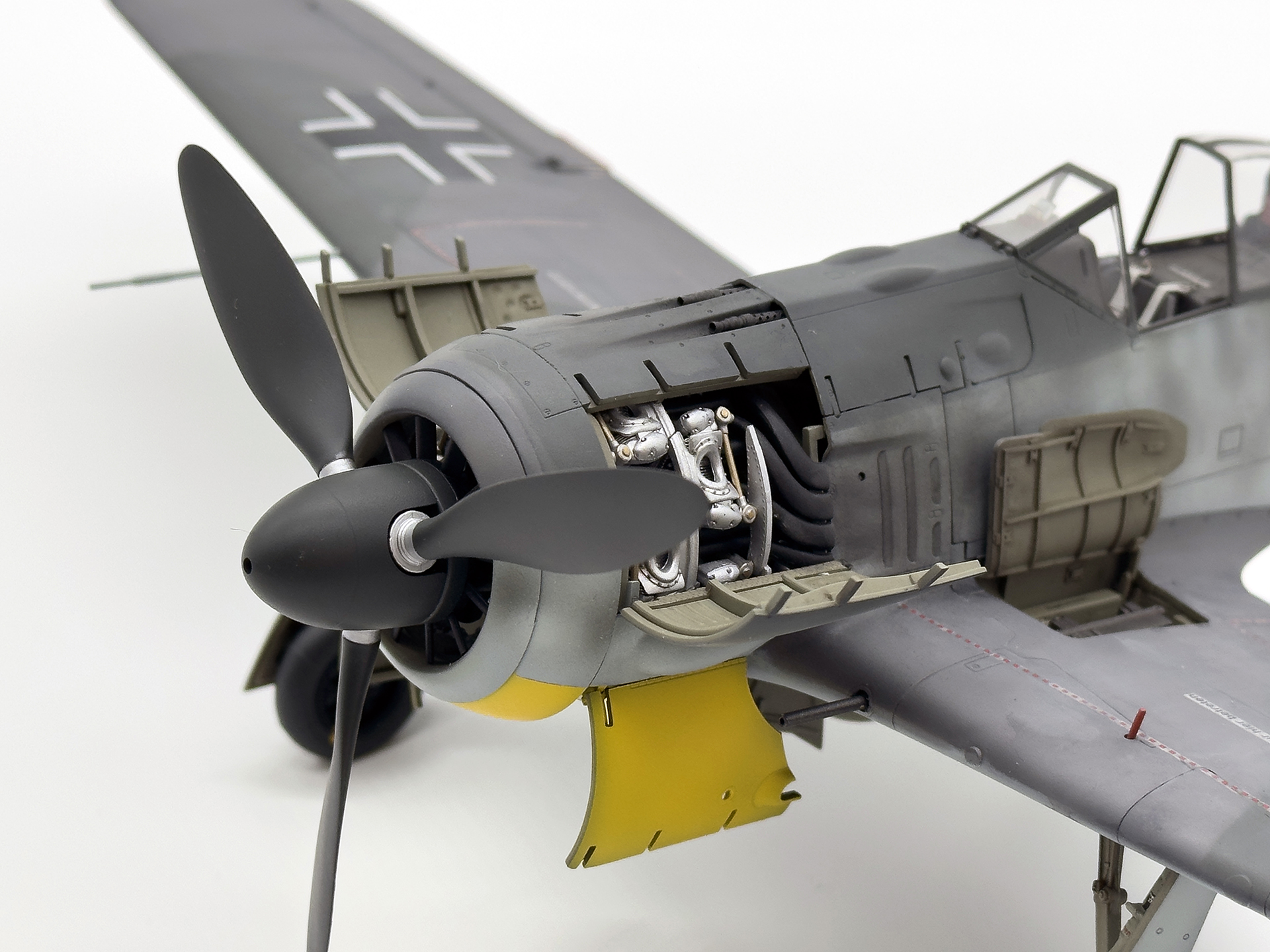 本機に搭載された「BMW 801 D2エンジン」も緻密に再現されています