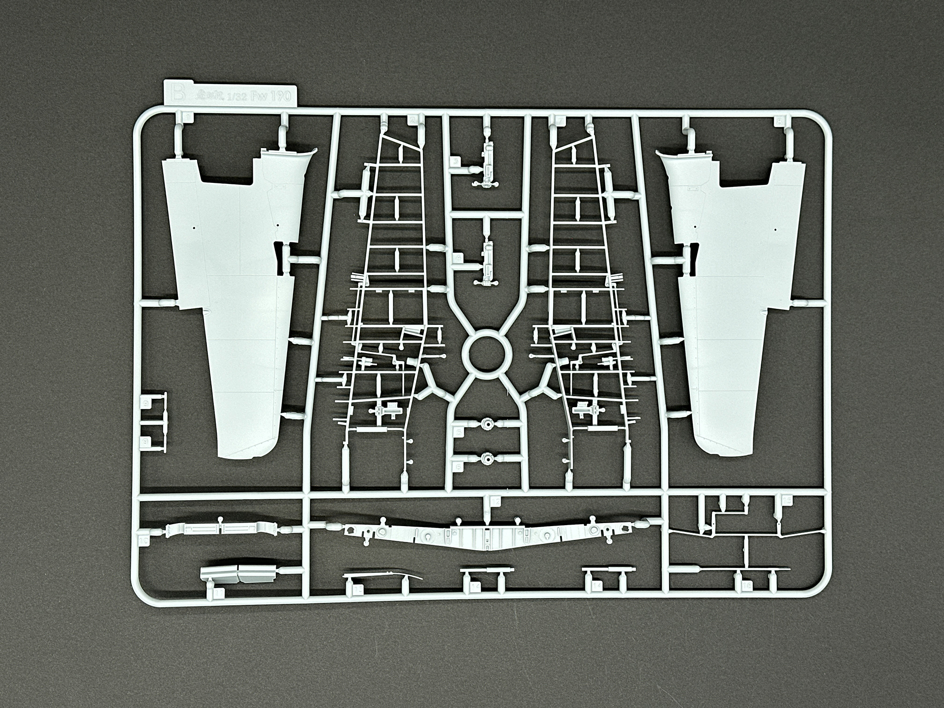 Bランナーは主翼内部構造や主翼上面を構成します