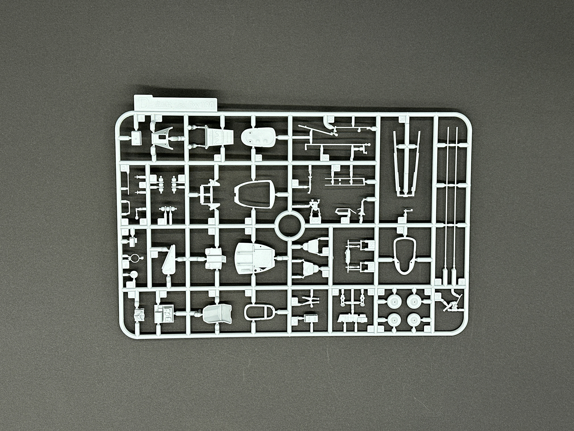 Dランナーは座席やラダーコントロールリンクなど機体内部構造のパーツを構成します