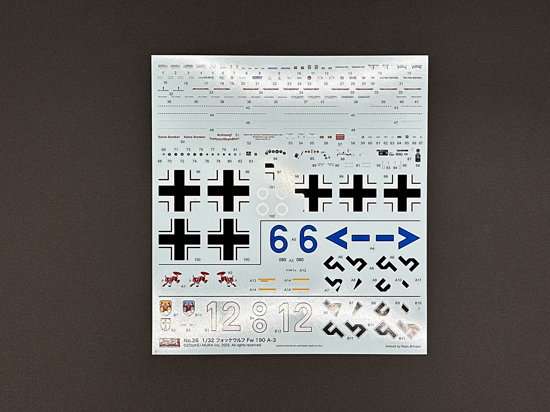 本機のマーキングは鬼のエンブレムを採用した”White 12”とキツネのエンブレムを採用した”Blue 6”から選択できます