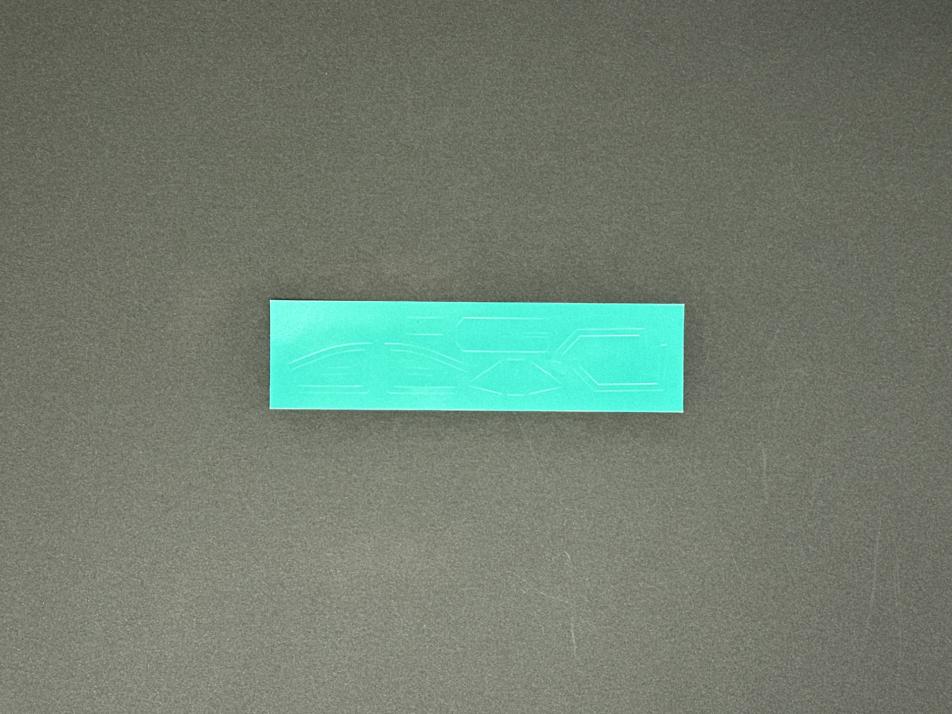 本キットにはキャノピーの塗分け時に使用するマスキングシールが付属します