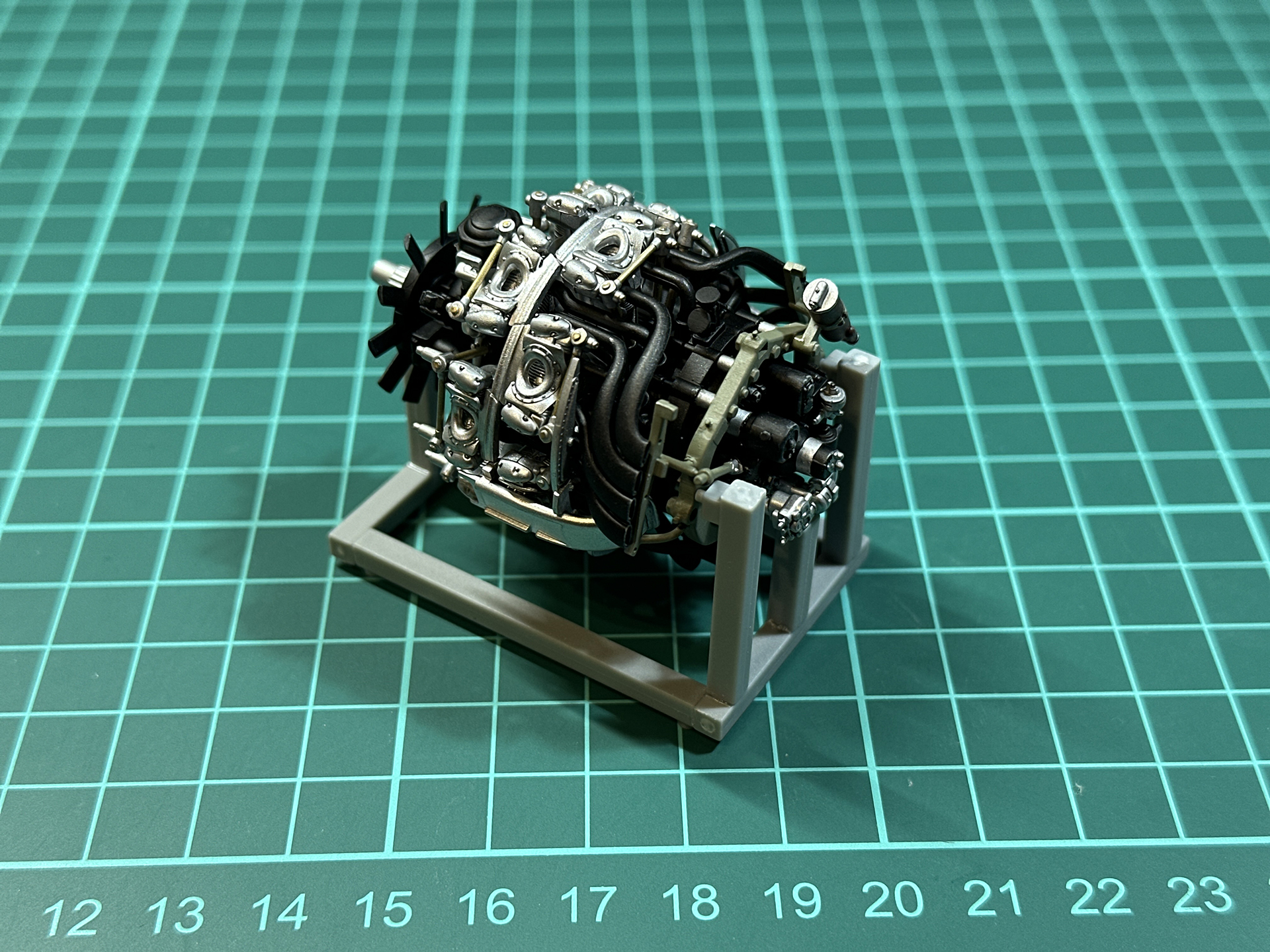 一時保管用のスタンドはEランナーにおけるランナー枠の一部がスタンドのパーツになります