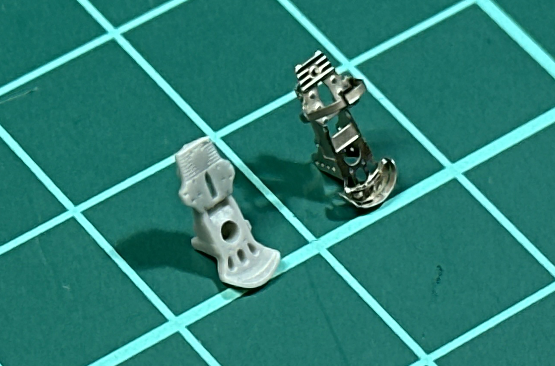 ラダーペダルは「SWOP 1/32 Fw 190 A-3/-4 インテリアセット」を使用しました。エッチングパーツにすることで固定用バンドが追加されます