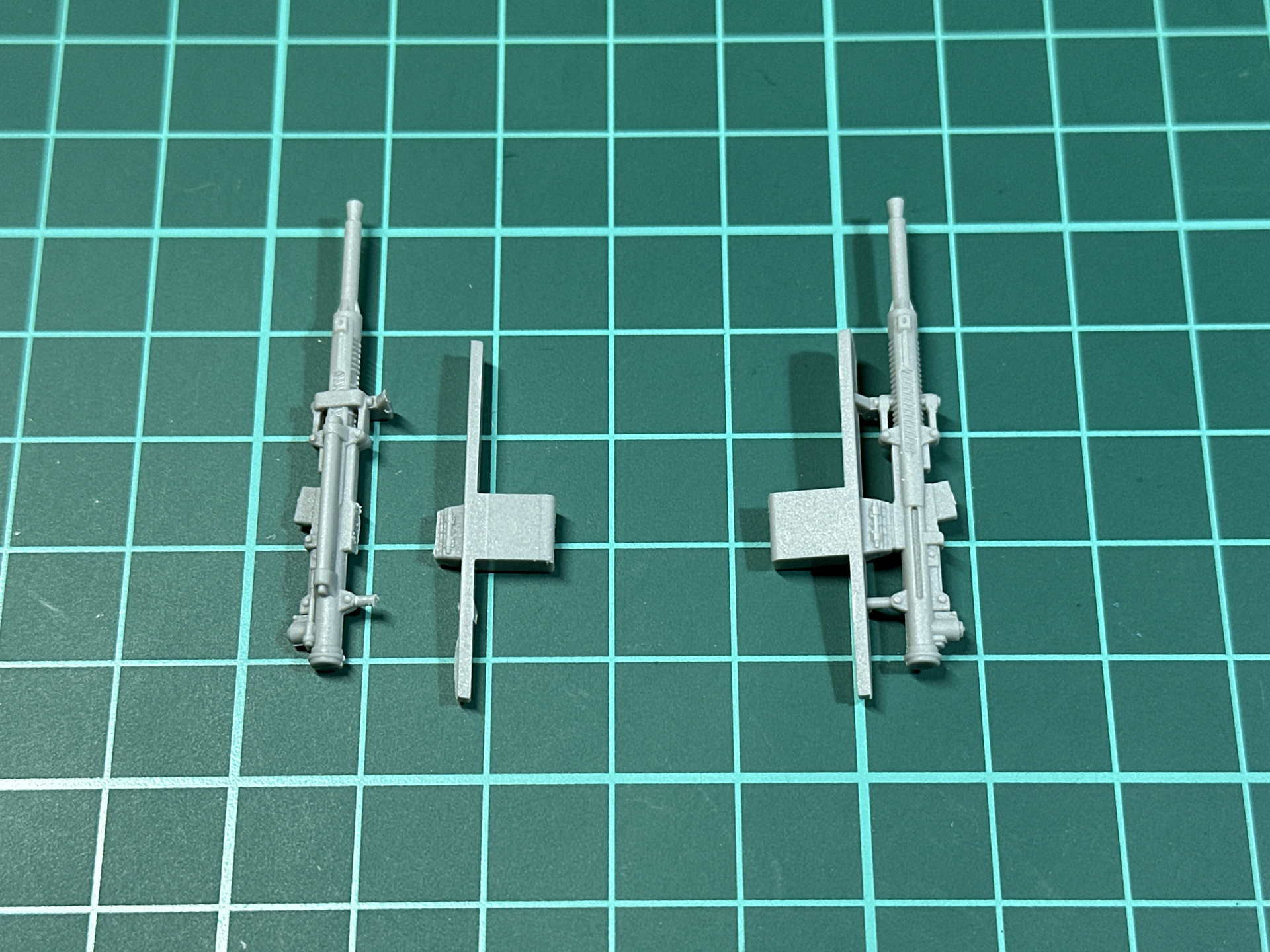 翼内のMG FF 機関砲の造形は切除します。