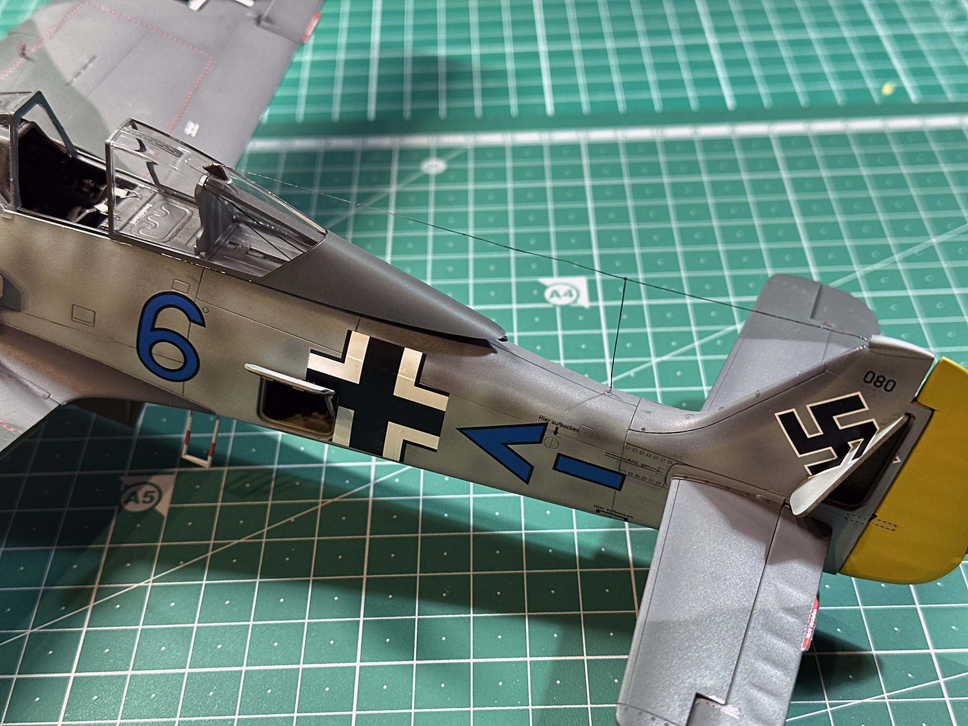 キャノピー内部にもアンテナ線を追加しています